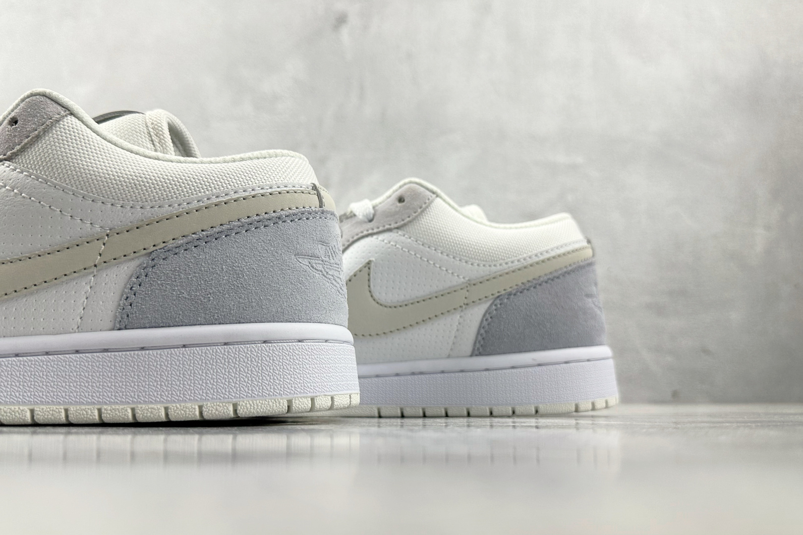 Jordan Air Jordan 1 low ”paris” 巴黎 白灰 CV3043-100