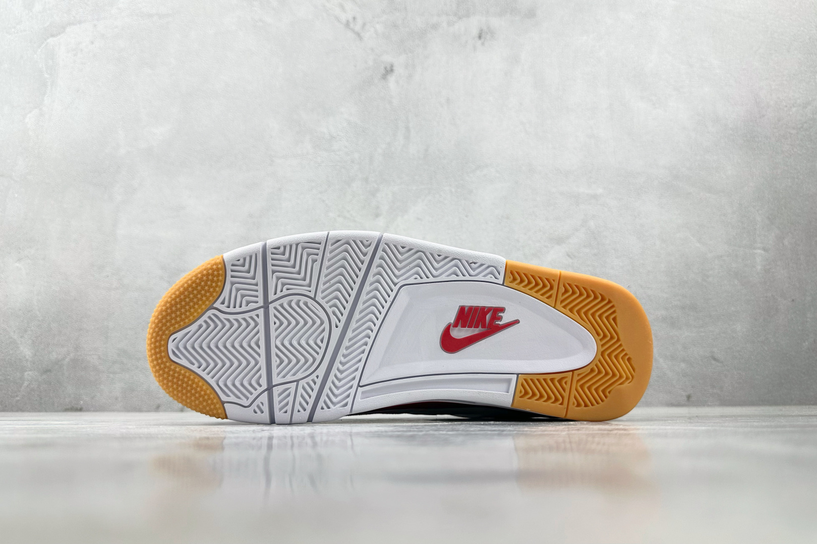 东南亚订单 Nike SB x Jordan Air Jordan 4 ”Varsity Red” 白红 DR5415-106