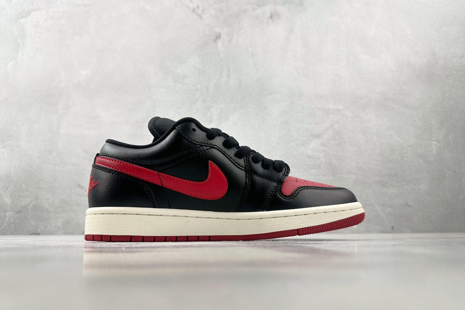 Jordan Air Jordan 1 low Bred Sail” 黑红 DC0774-061
