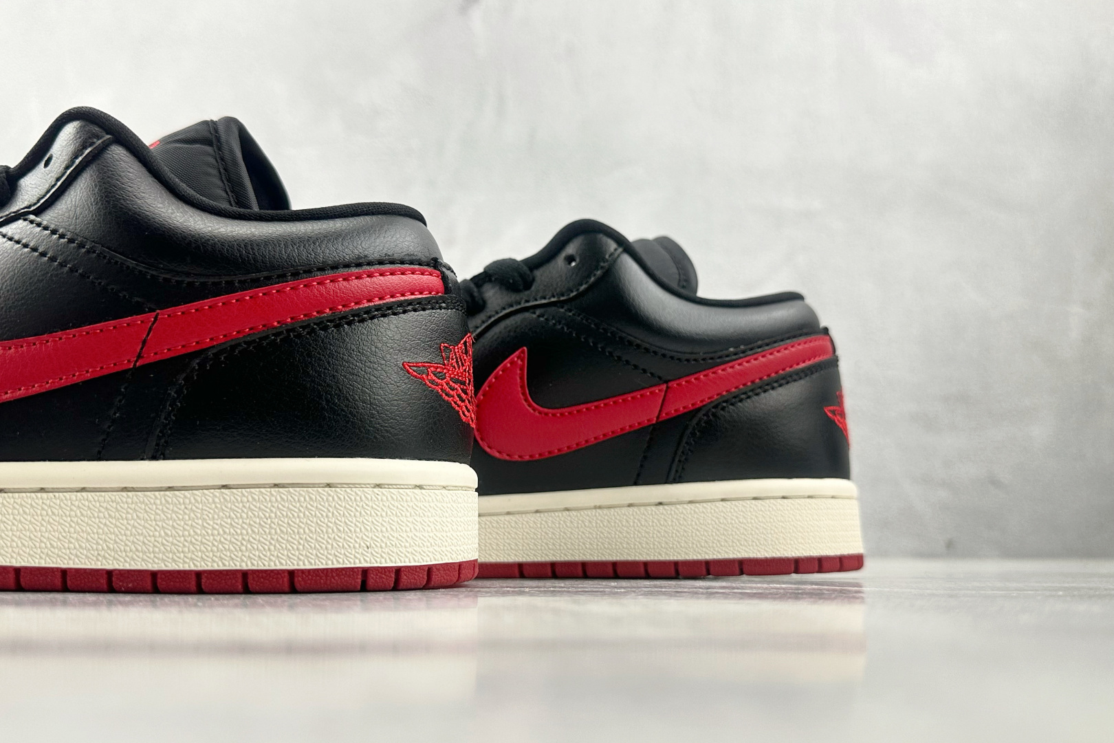 Jordan Air Jordan 1 low Bred Sail” 黑红 DC0774-061