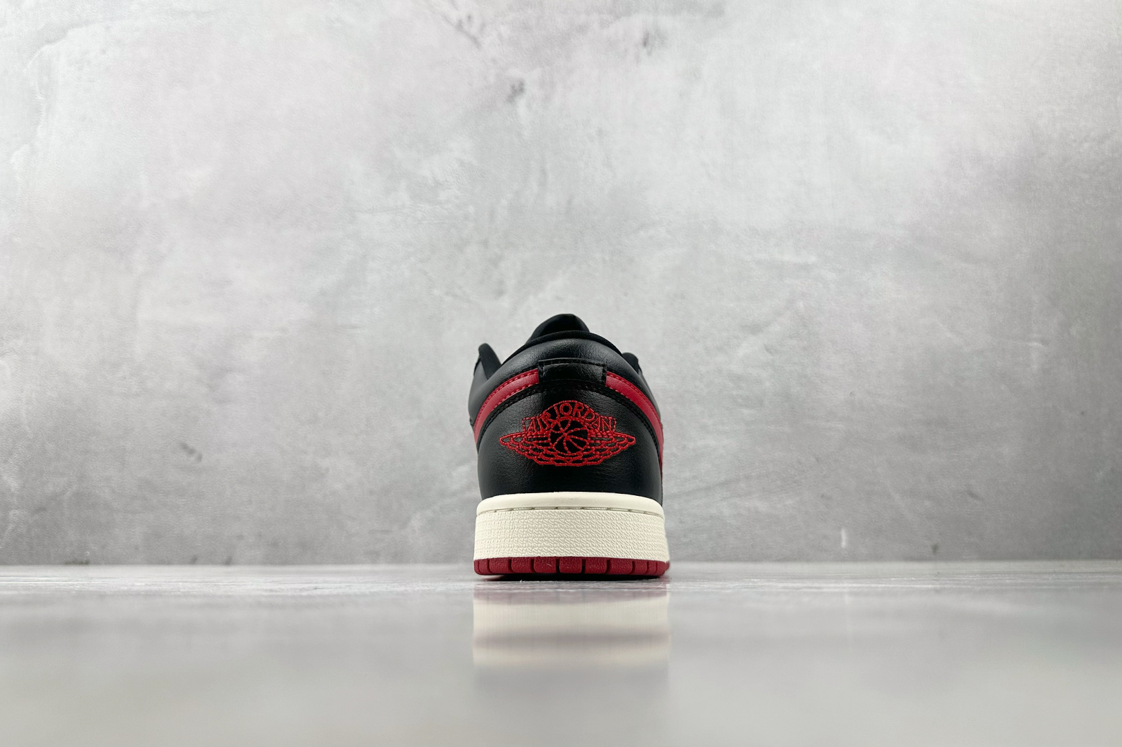 Jordan Air Jordan 1 low Bred Sail” 黑红 DC0774-061