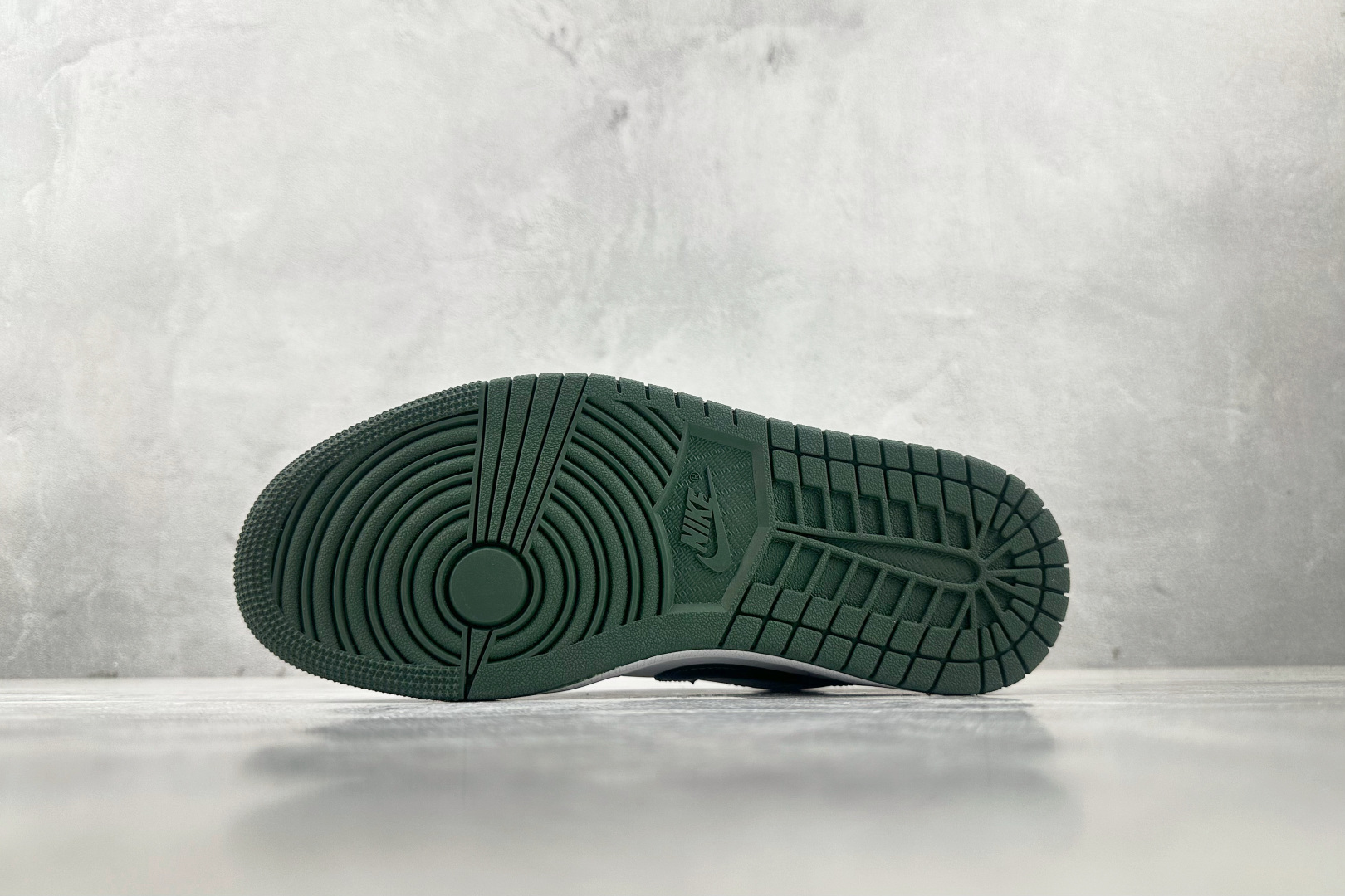 Jordan Air Jordan 1 low White Olive” 白绿色 DC0774-113