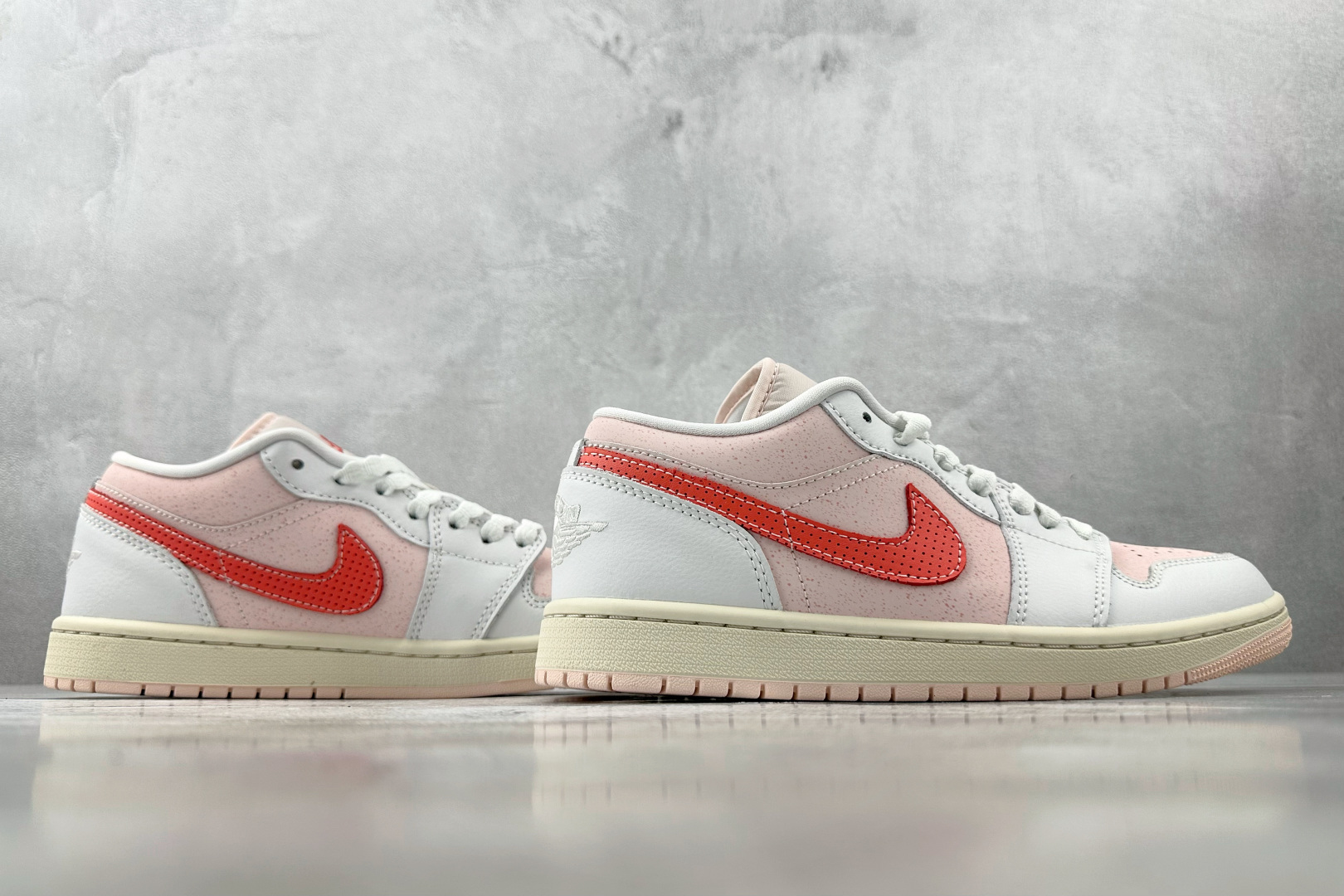 Jordan Air Jordan 1 Low Strawberry Milkshake粉白色 IB8156-133