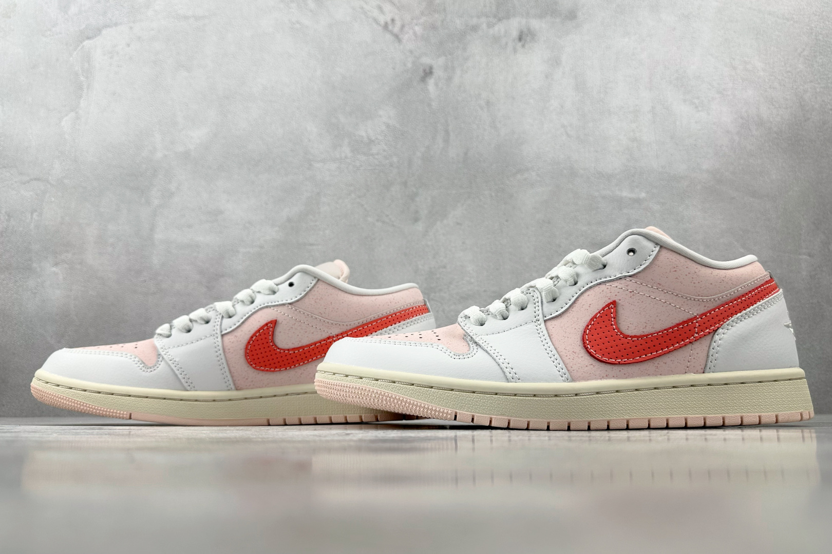 Jordan Air Jordan 1 Low Strawberry Milkshake粉白色 IB8156-133