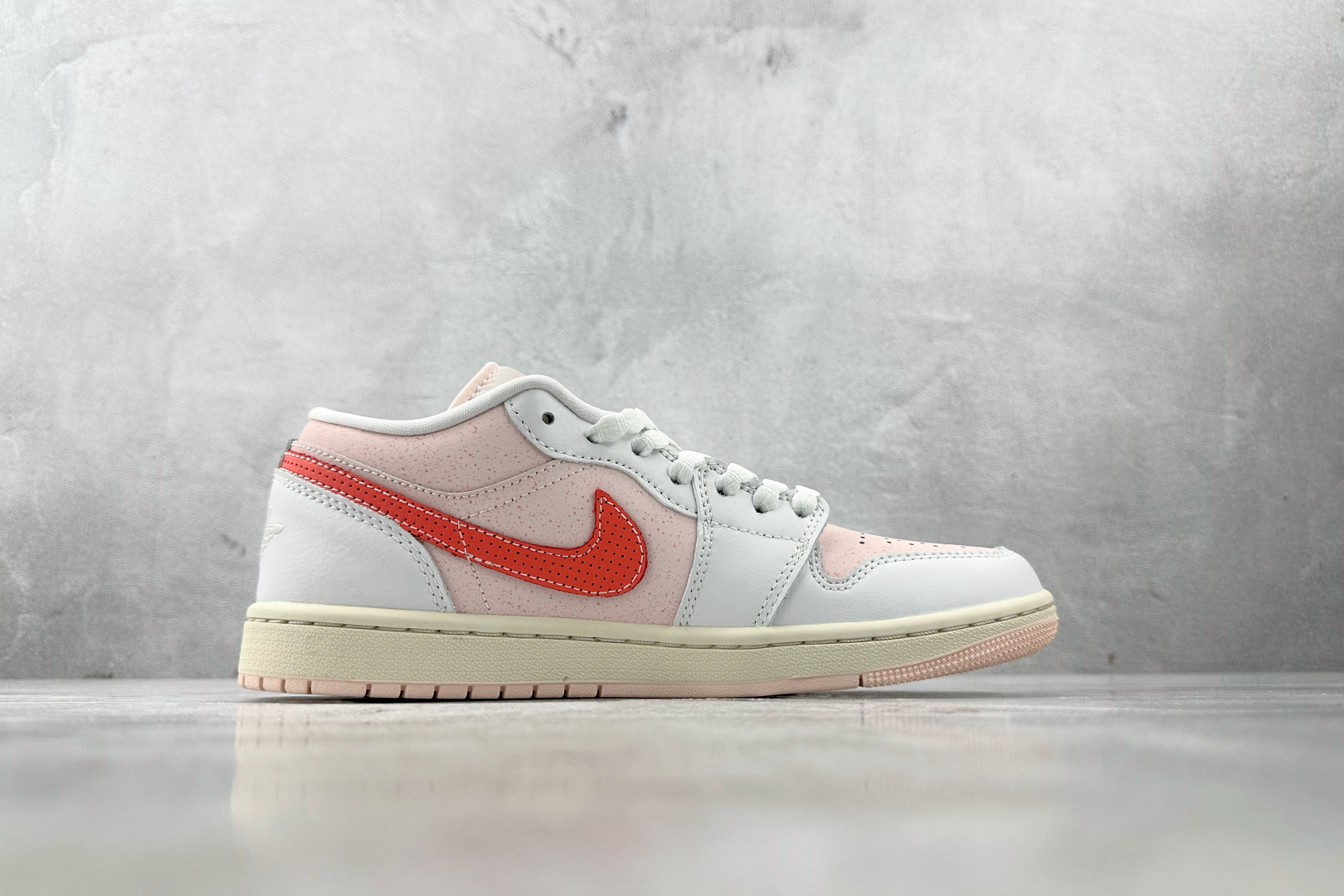 Jordan Air Jordan 1 Low Strawberry Milkshake粉白色 IB8156-133