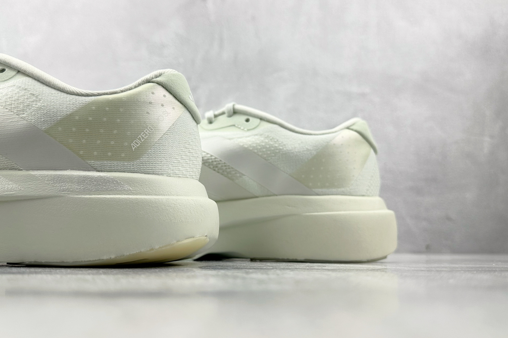 全新工厂开发 adidas Adizero Evo SL 灰银色 JR3418