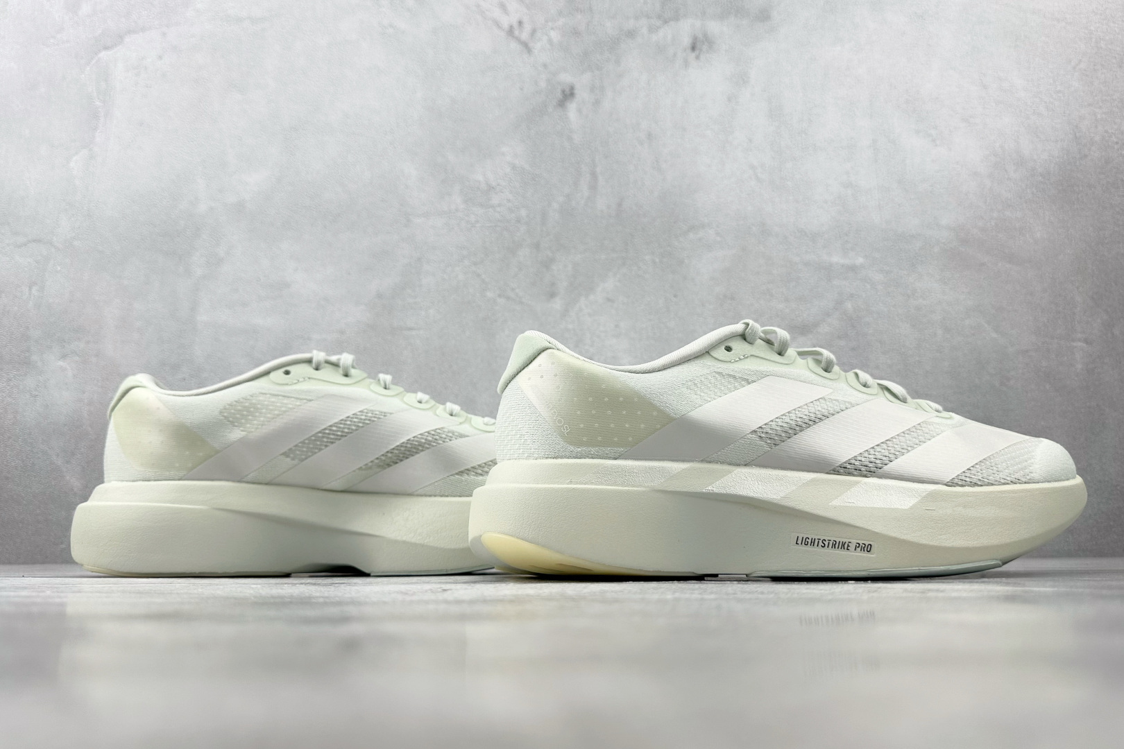 全新工厂开发 adidas Adizero Evo SL 灰银色 JR3418