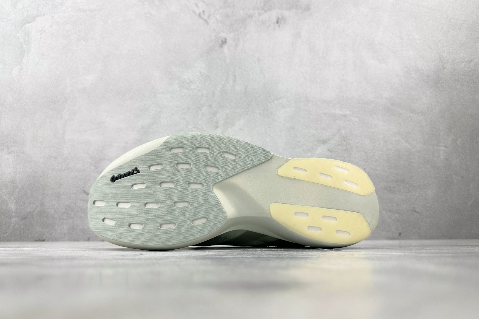 全新工厂开发 adidas Adizero Evo SL 灰银色 JR3418