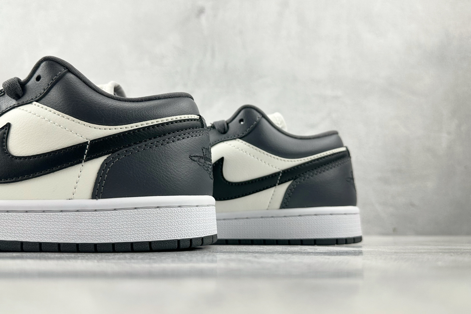 Jordan Air Jordan 1 Low 深灰色 DC0774-102