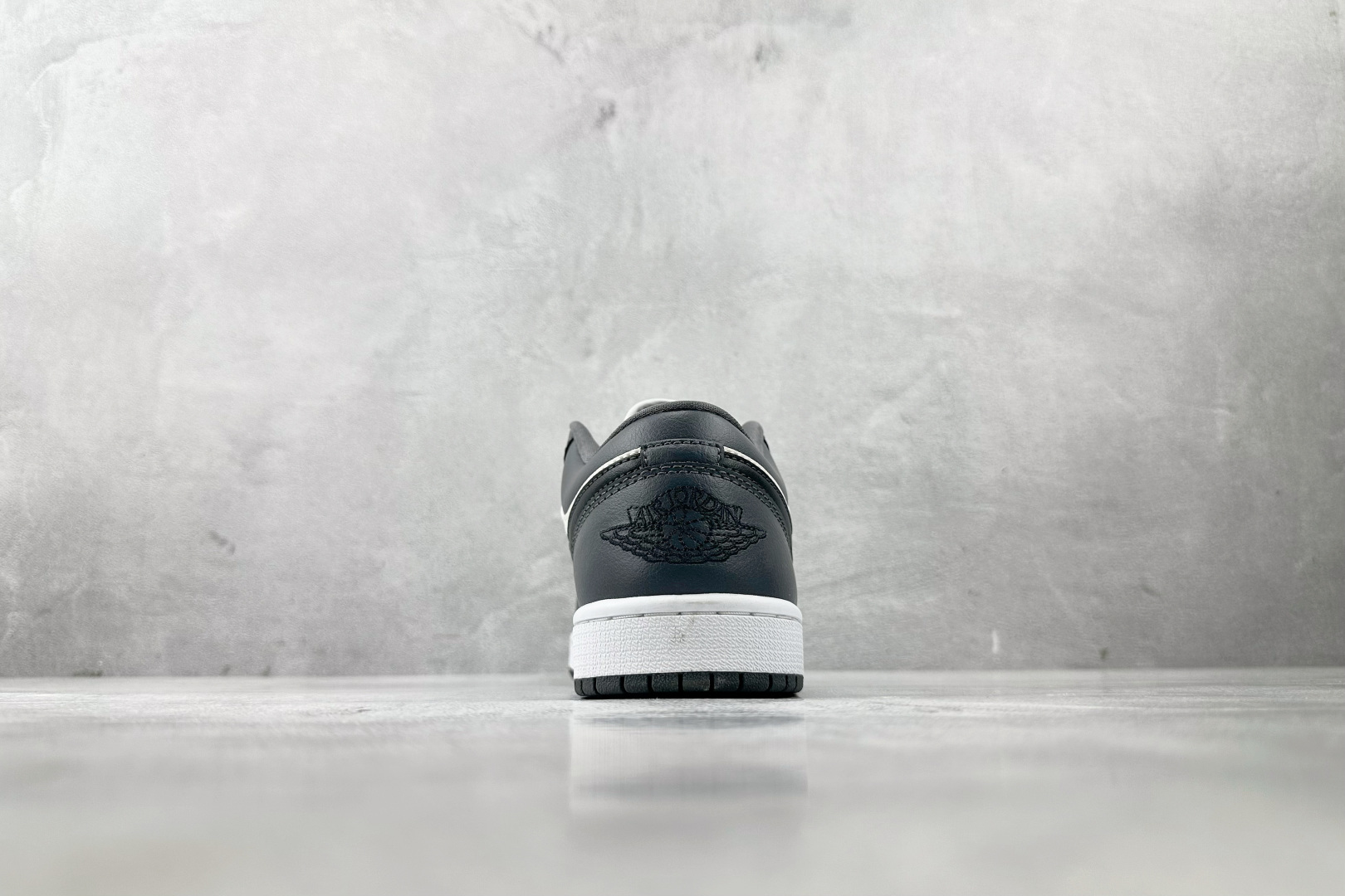 Jordan Air Jordan 1 Low 深灰色 DC0774-102