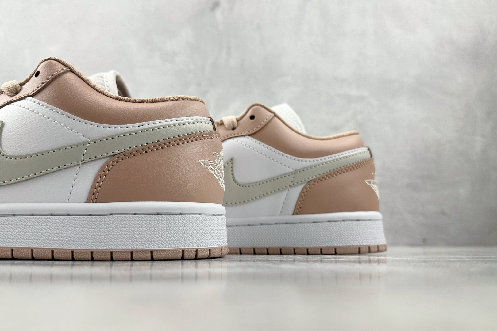 Jordan Air Jordan 1 Low 粉白 DC0774-120