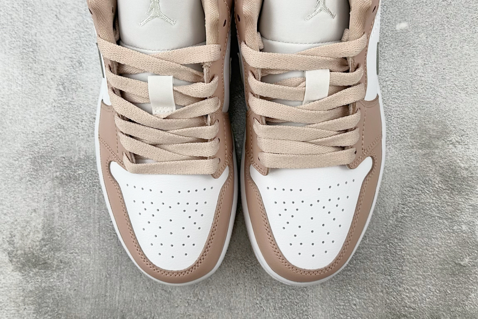 Jordan Air Jordan 1 Low 粉白 DC0774-120