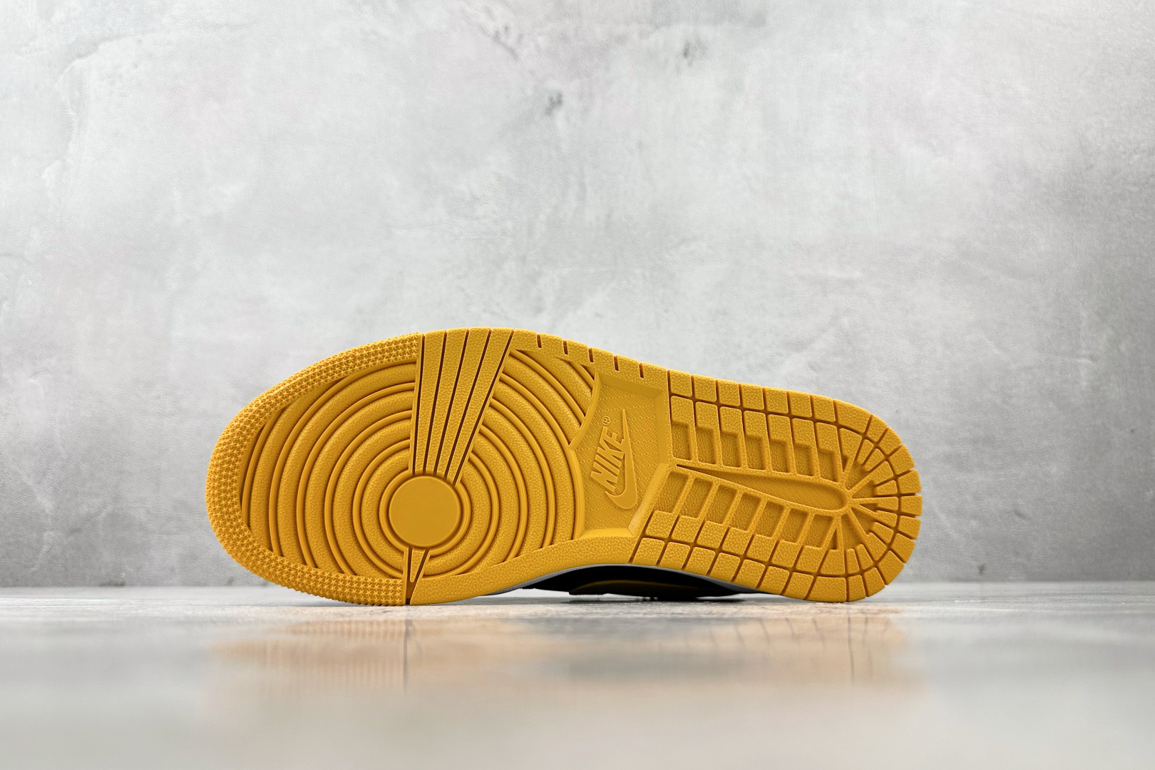 Jordan Air Jordan 1 Low 黑黄色 553560-072