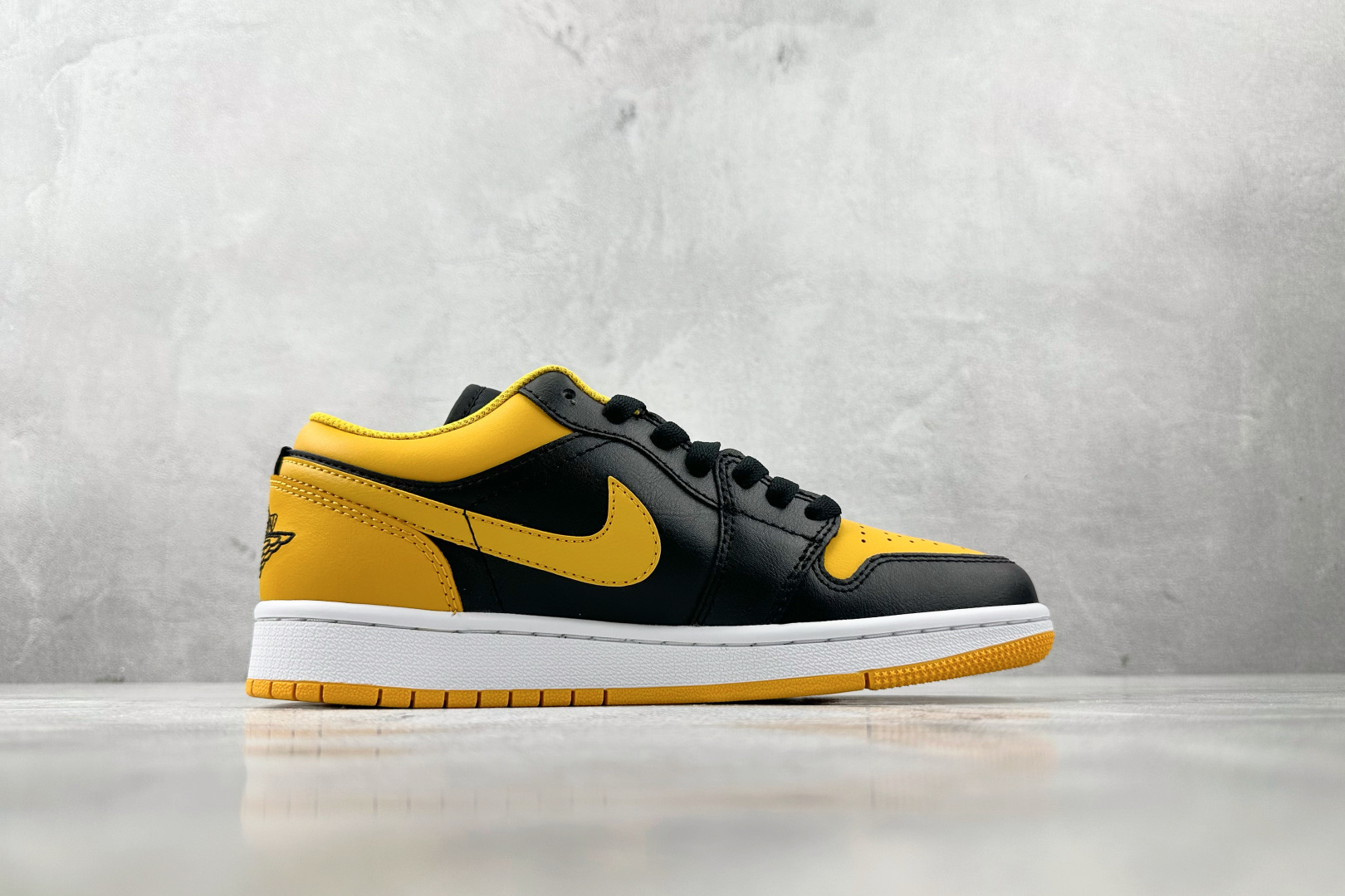 Jordan Air Jordan 1 Low 黑黄色 553560-072