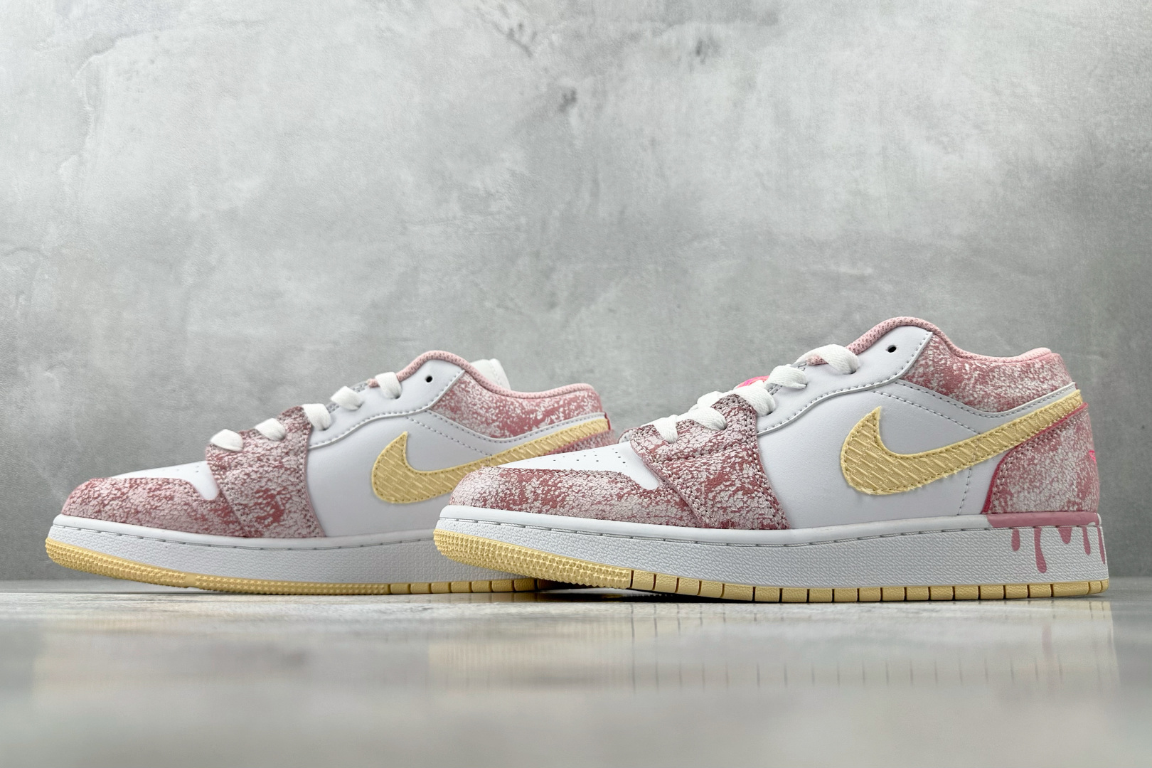 Jordan Air Jordan 1 Low 粉 CW7104-601