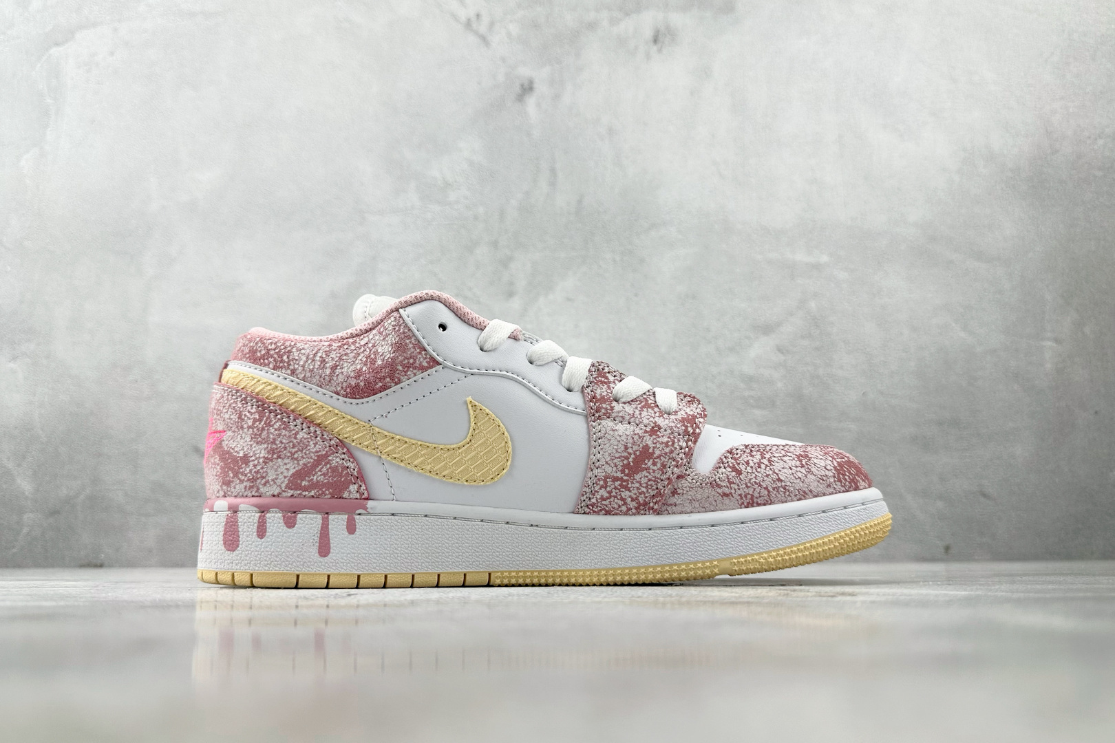 Jordan Air Jordan 1 Low 粉 CW7104-601