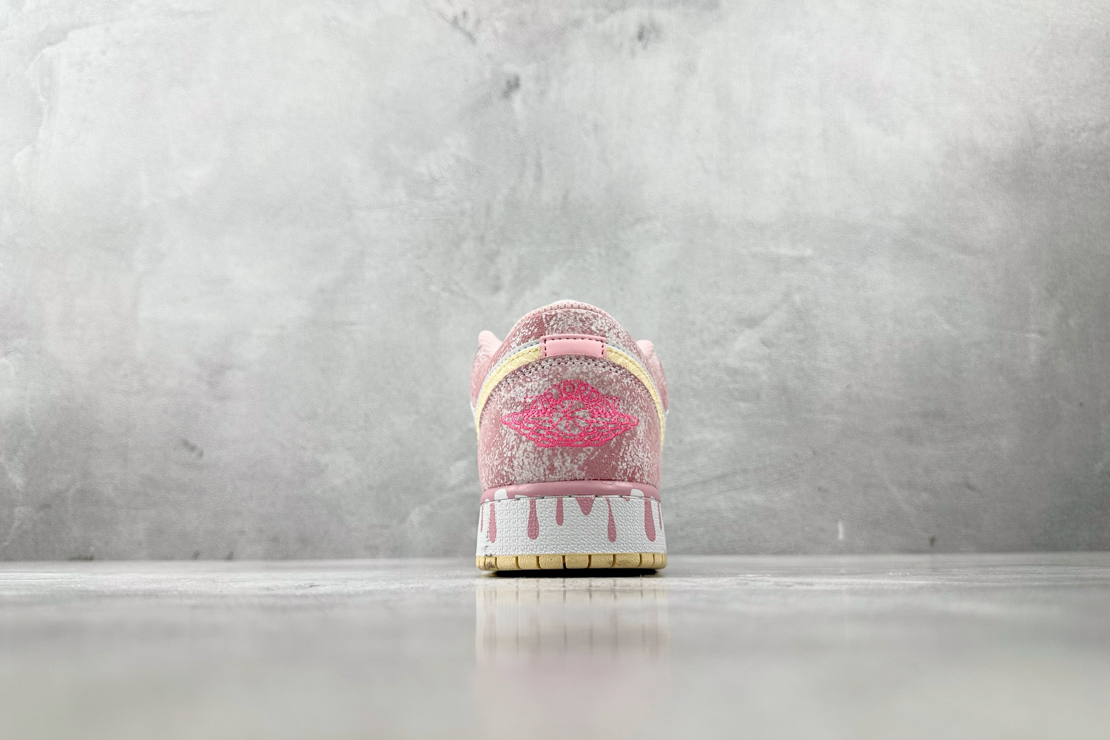 Jordan Air Jordan 1 Low 粉 CW7104-601