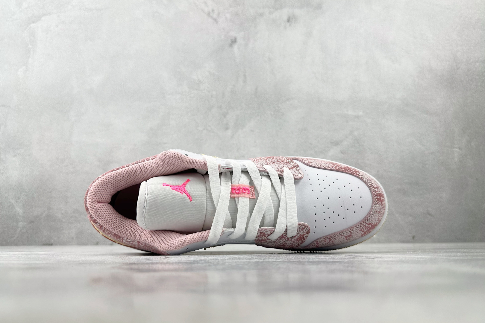 Jordan Air Jordan 1 Low 粉 CW7104-601