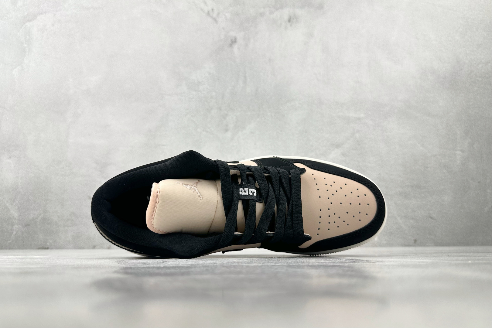 Jordan Air Jordan 1 guava ice 奶茶粉 DC0774-003