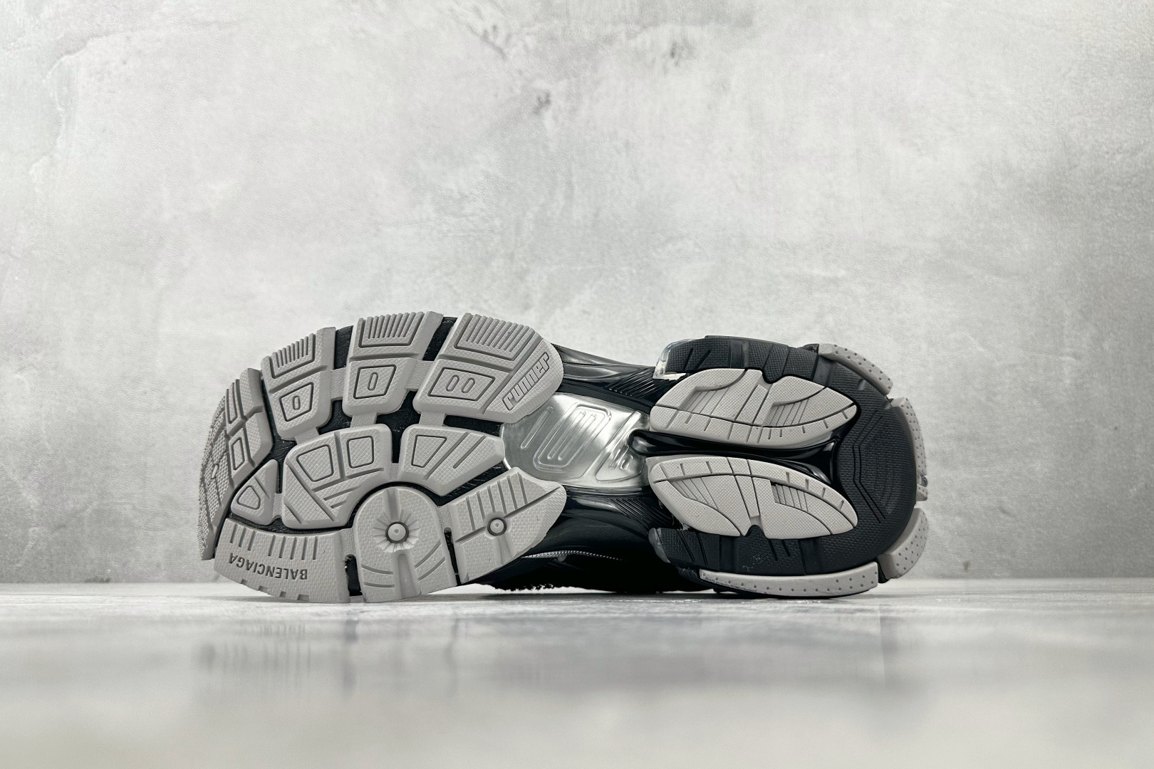 代购版 Balenciaga巴黎世家 Runner 黑色 772774W3RMU
