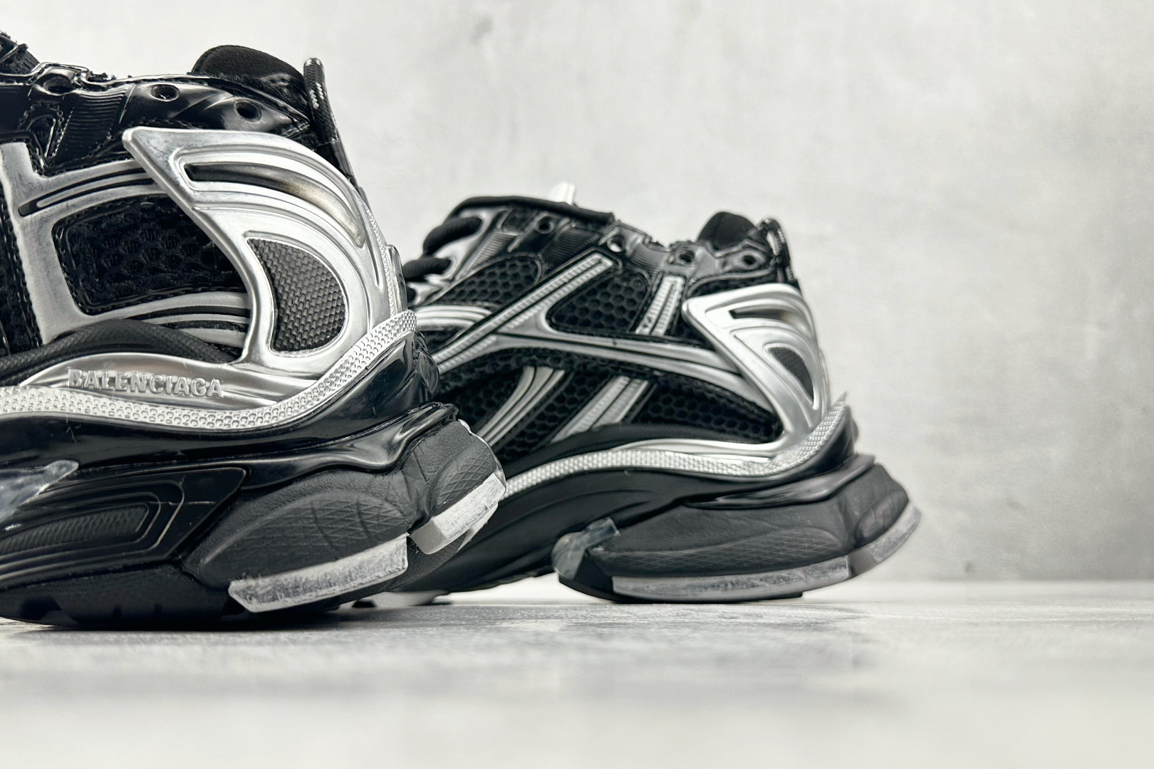 代购版 Balenciaga巴黎世家 Runner 黑色 772774W3RMU