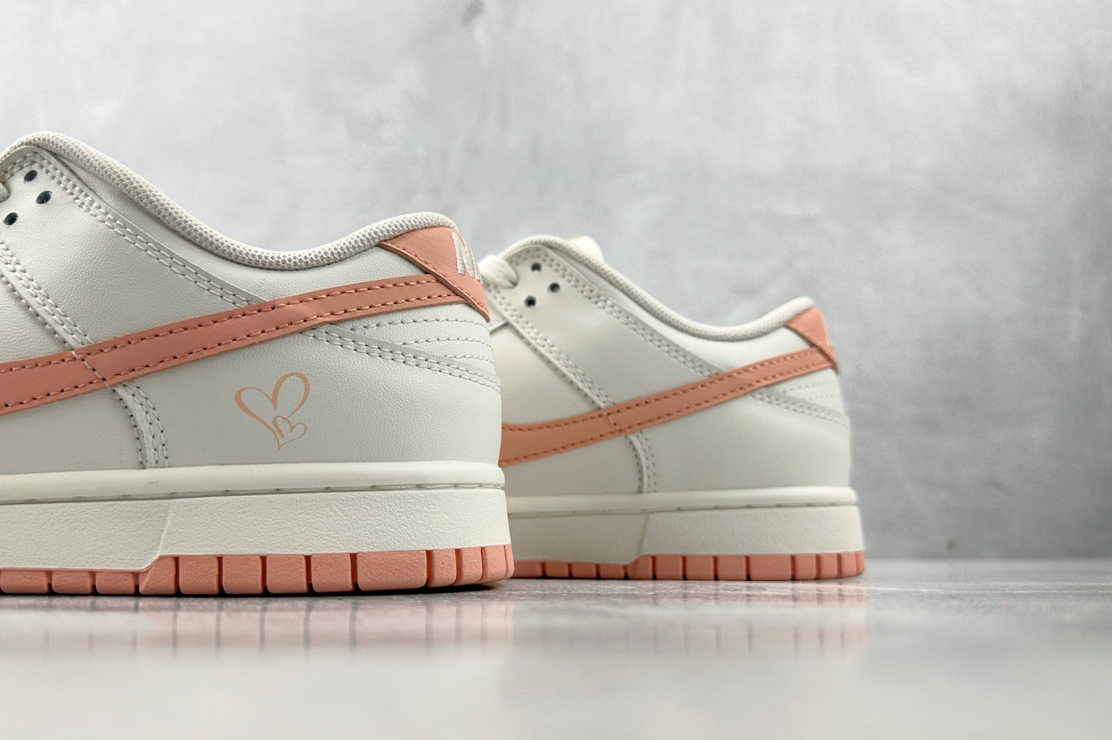 特价 
【定制球鞋】Nike Dunk 桃之夭夭 米白粉

货号：W 015
尺码：35.5 36 36