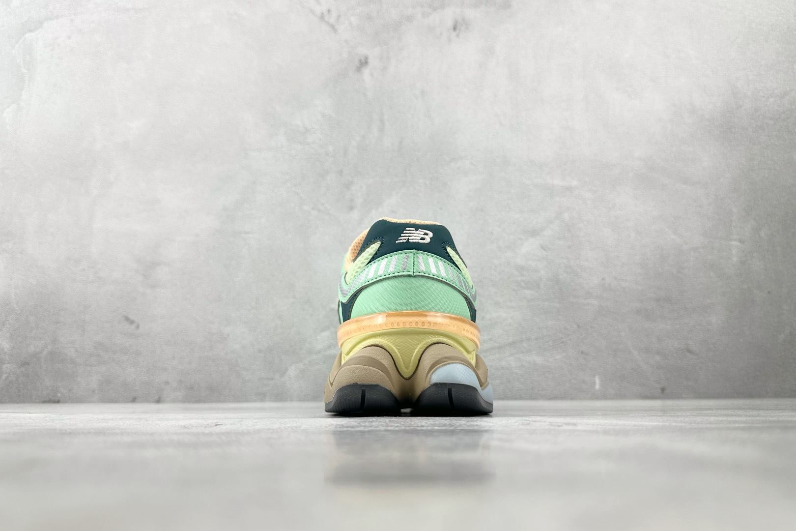 大厂出品 New Balance NB 9060 米绿色 U9060TMA