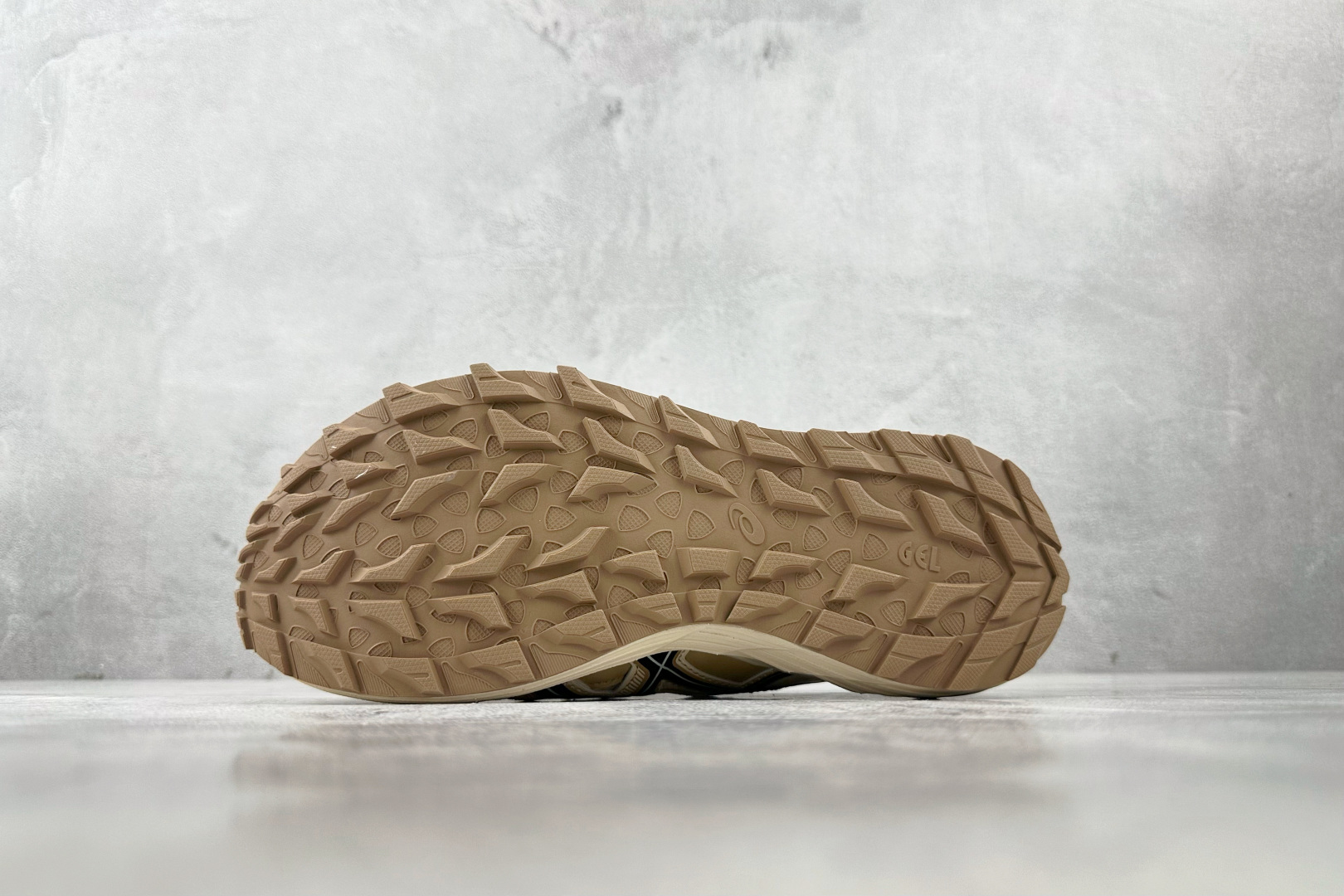 品质升级 Asics Gel-Sonoma se 卡其色 1203A670-250