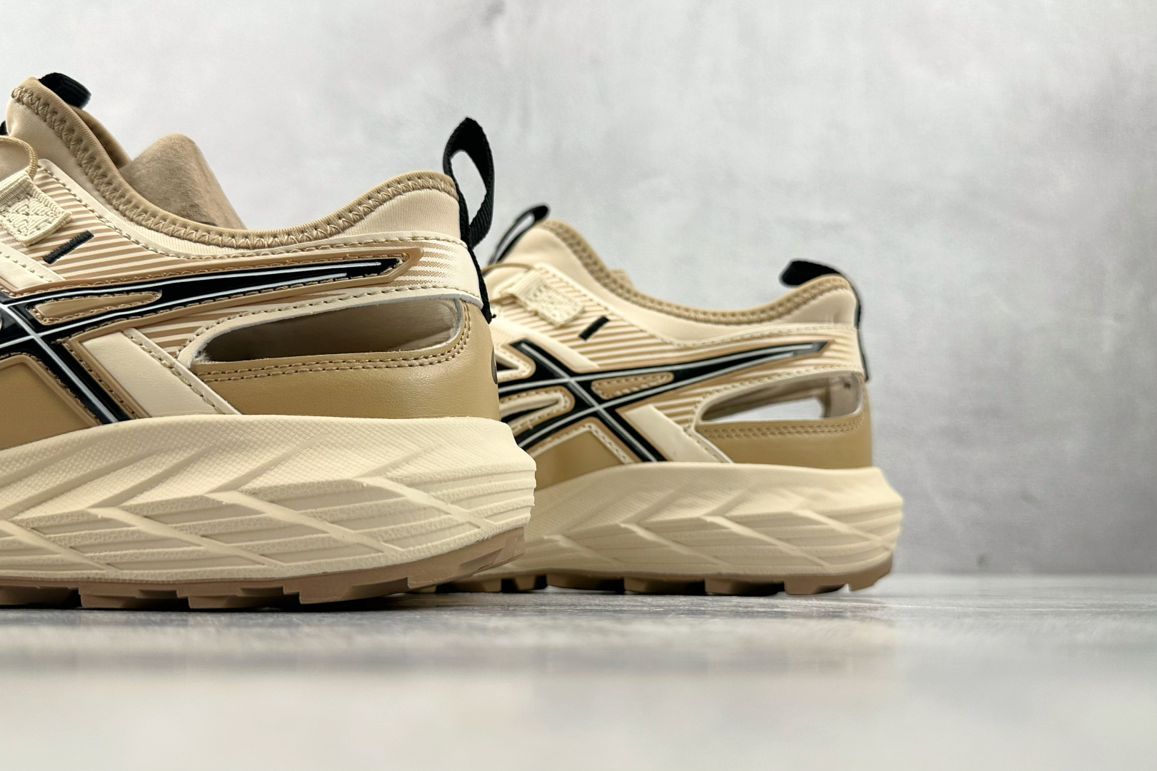 品质升级 Asics Gel-Sonoma se 卡其色 1203A670-250
