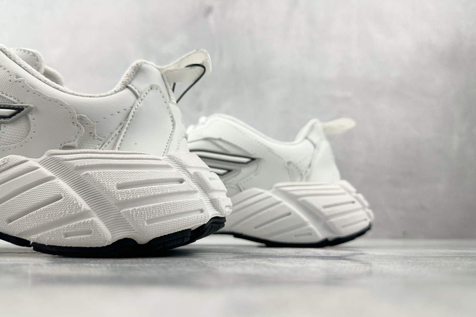 全套数据私模 Balenciaga巴黎世家 Monday 白色 825418WDTSC9110