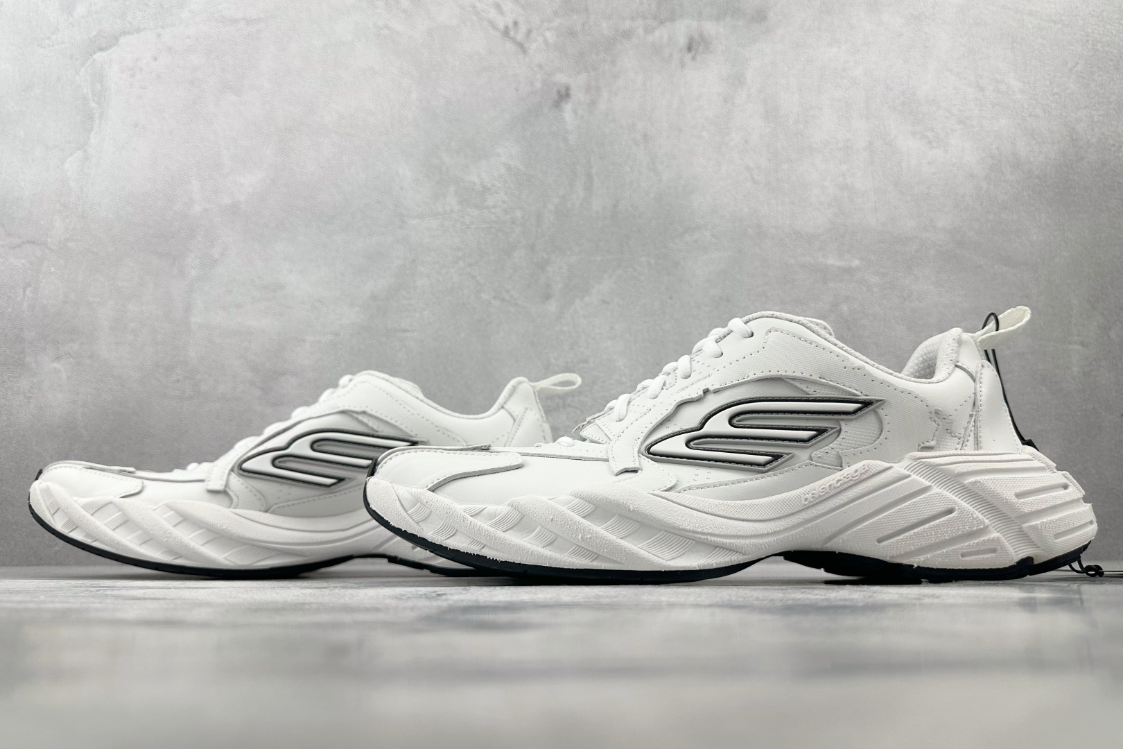 全套数据私模 Balenciaga巴黎世家 Monday 白色 825418WDTSC9110