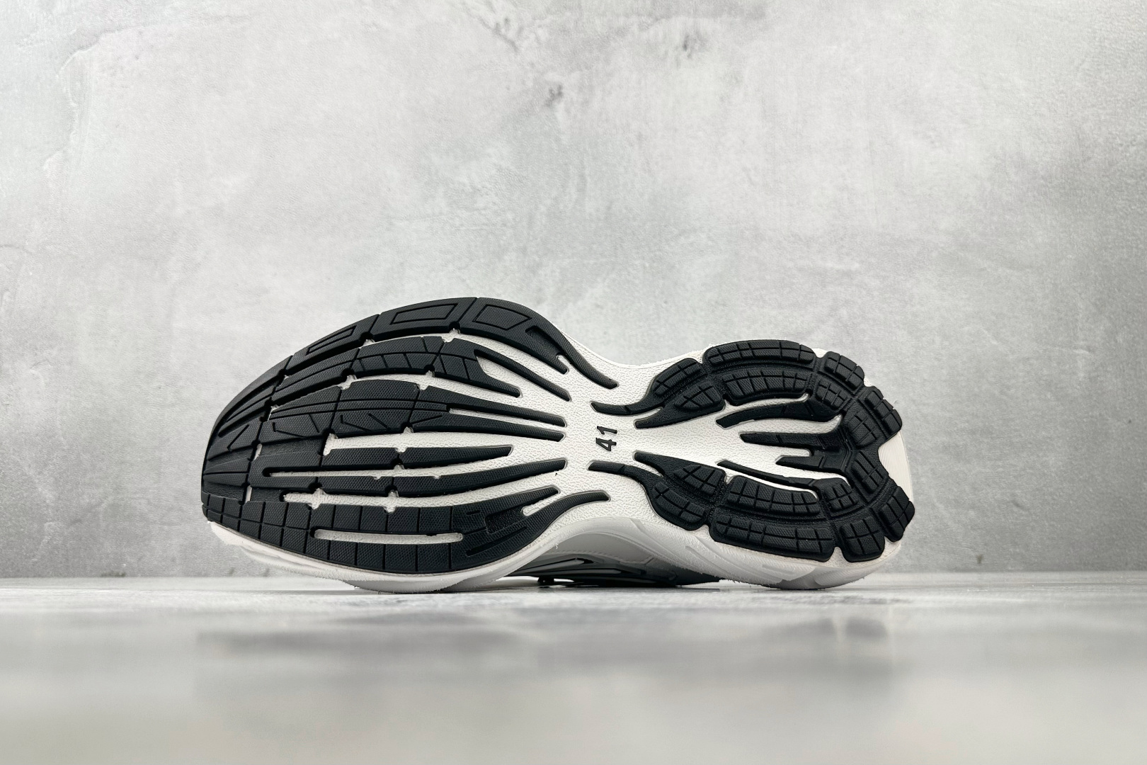 全套数据私模 Balenciaga巴黎世家 Monday 白色 825418WDTSC9110