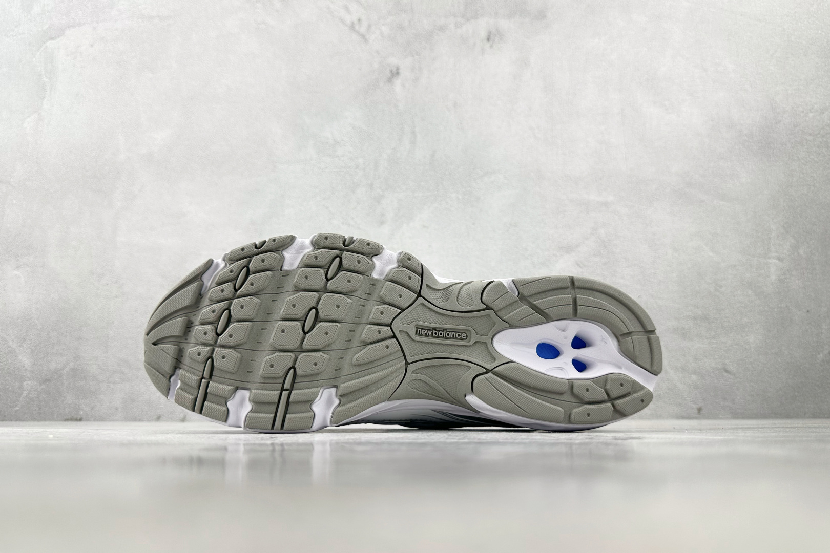 New Balance NB 740 白色货号：U740WM2尺码：36 36.5 37.5 38 38