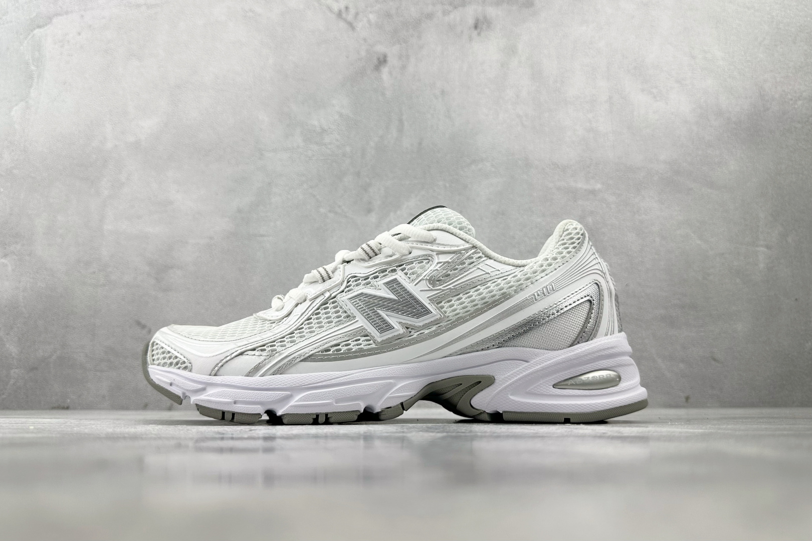New Balance NB 740 白色货号：U740WM2尺码：36 36.5 37.5 38 38