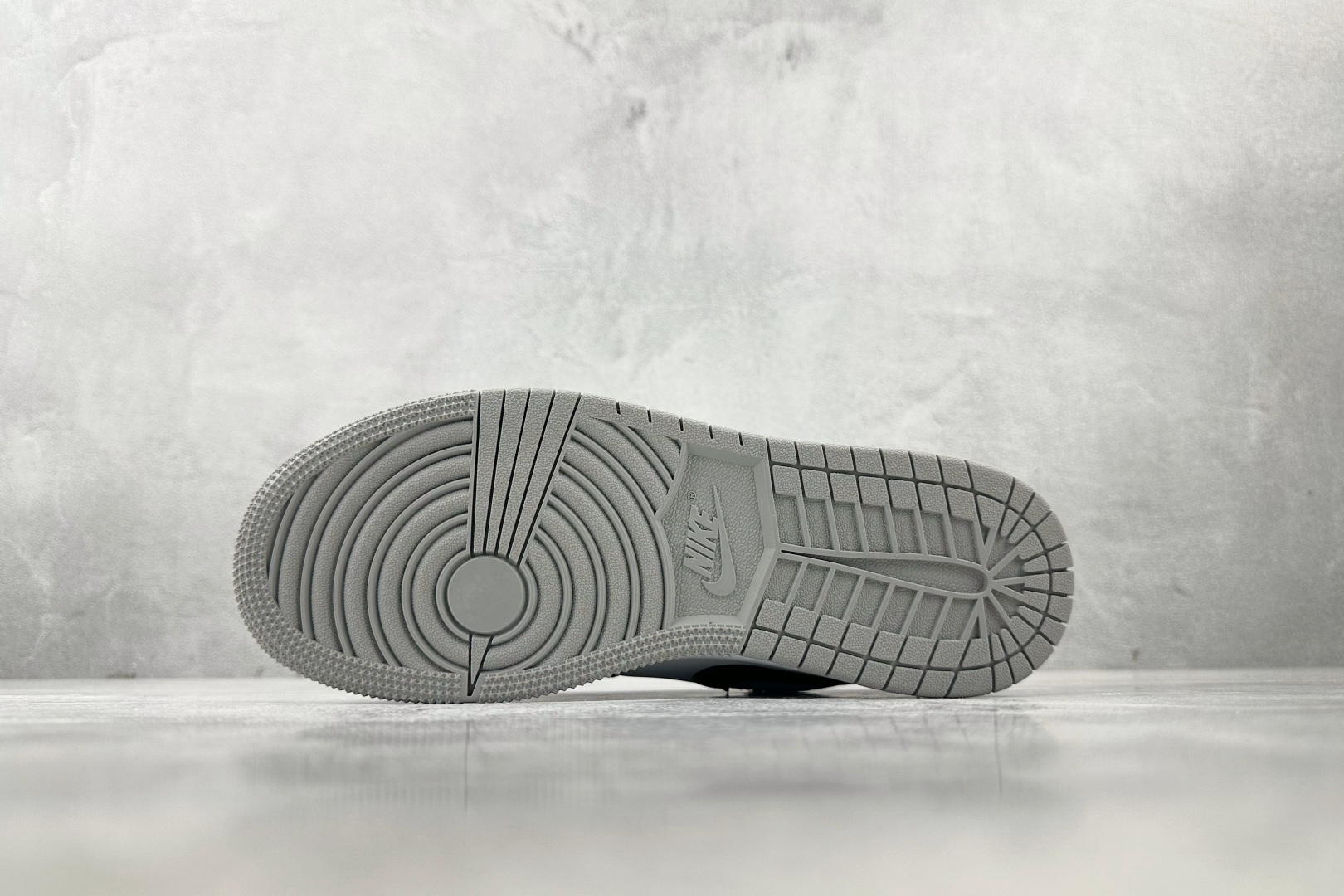 Jordan Air Jordan 1 Low 白灰色 553560-052