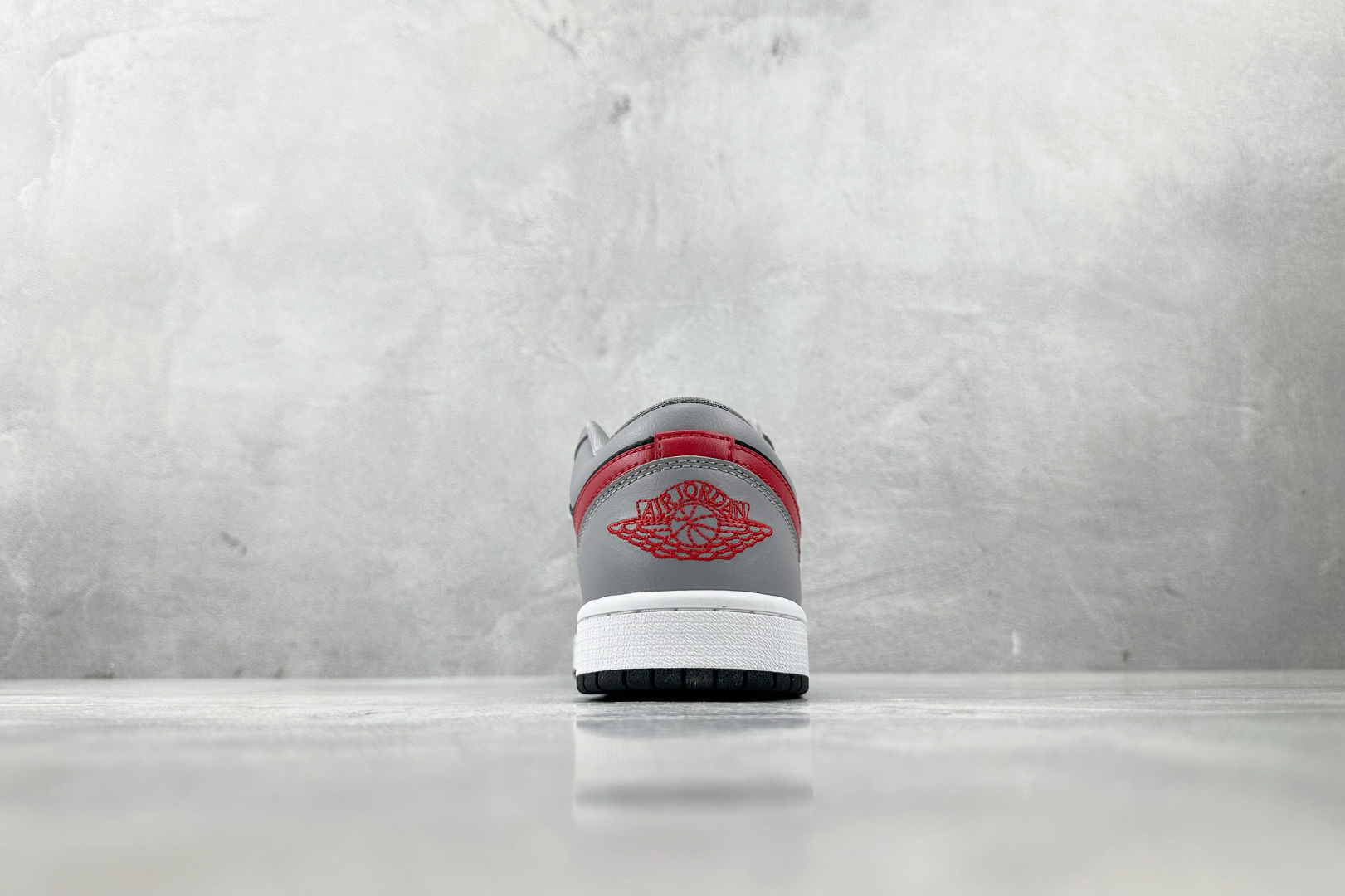 Jordan Air Jordan 1 low 灰红色 FZ4183-002 Jordan Air Jordan 1 low 灰红色 FZ4183-002