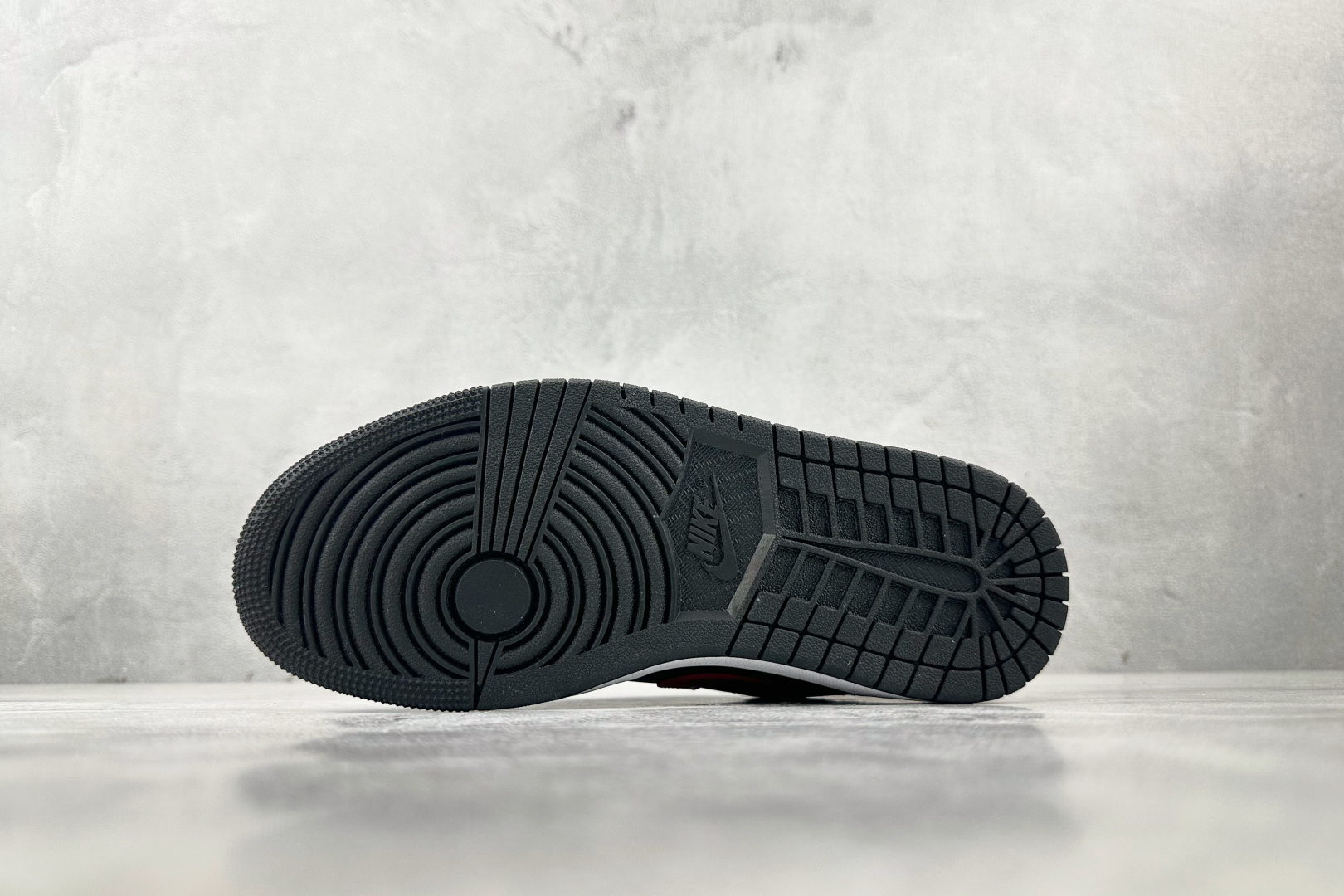 Jordan Air Jordan 1 low 灰红色 FZ4183-002 Jordan Air Jordan 1 low 灰红色 FZ4183-002