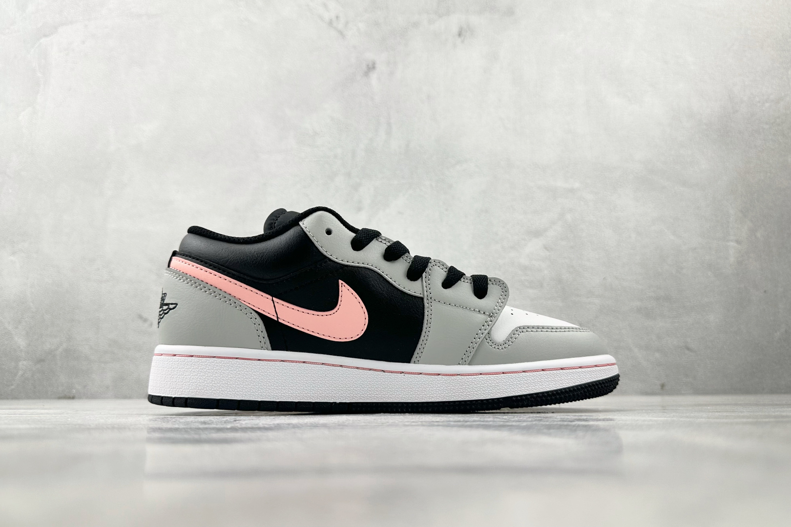 Jordan Air Jordan 1 low 白黑粉 553558-062 Jordan Air Jordan 1 low 白黑粉 553558-062