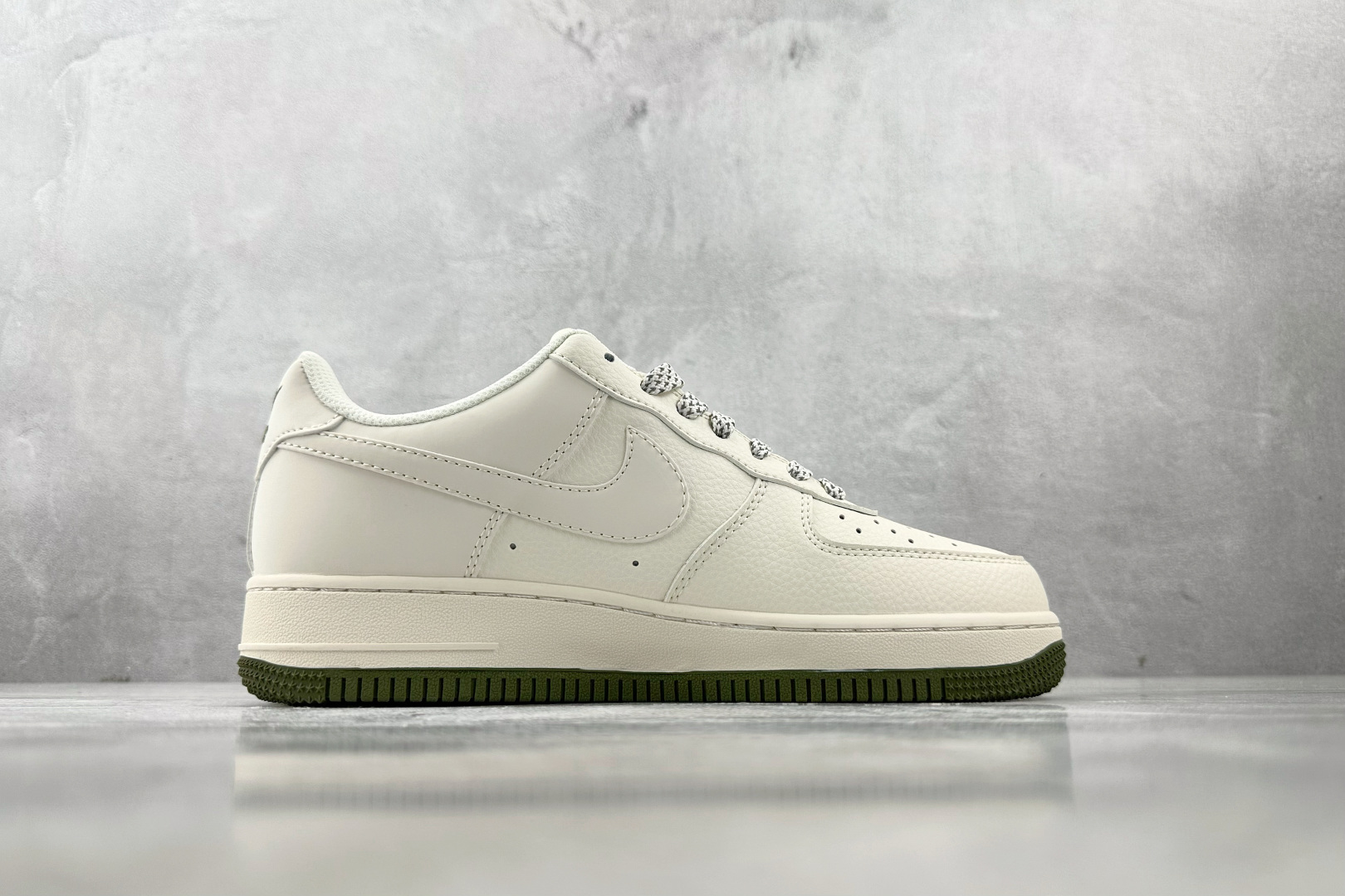 Nike Air Force 1'07 NIKE 联名 米白 XX3168-182