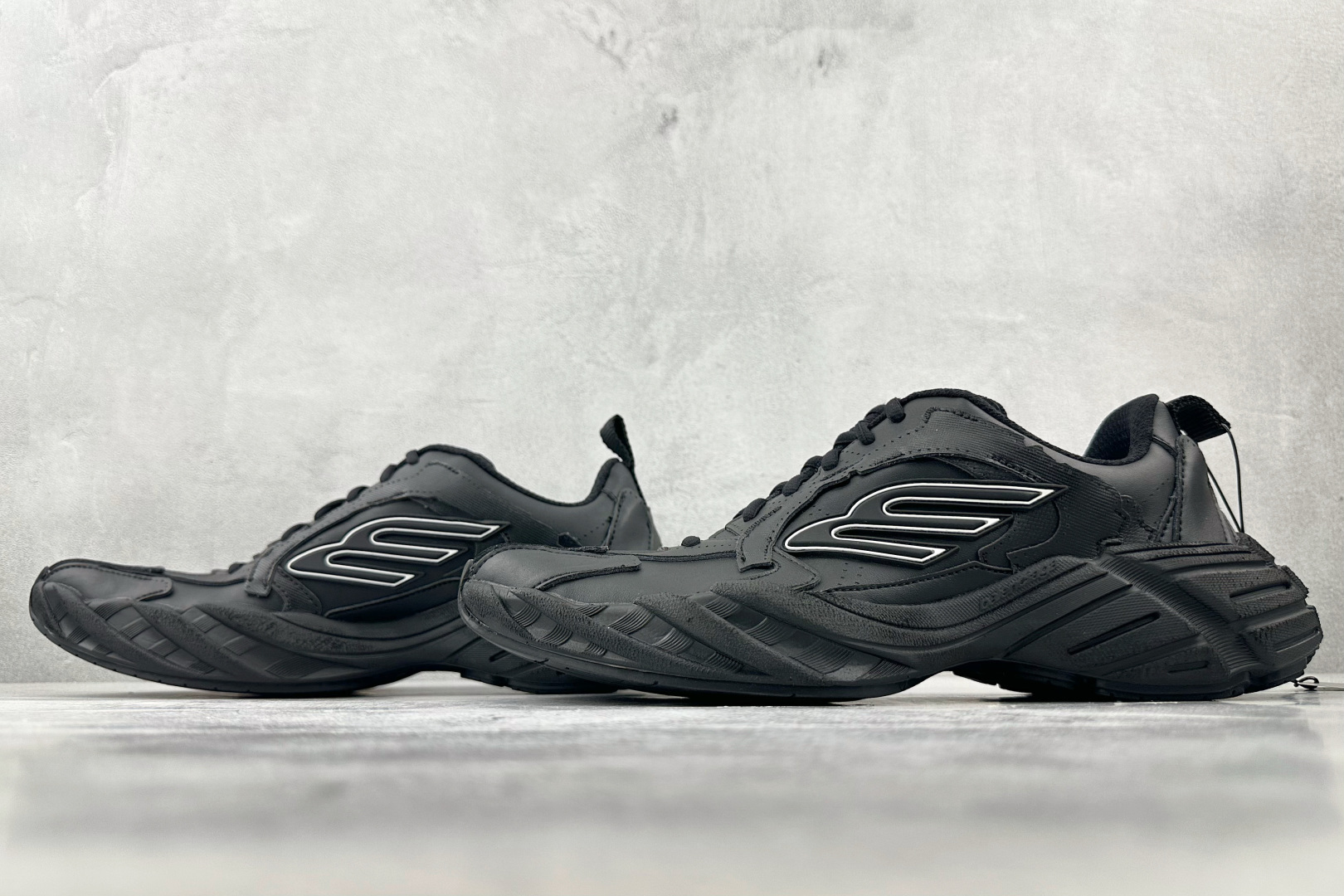 全套数据私模 Balenciaga巴黎世家 Monday 黑色 825418WDTSC1000 全套数据私模 Balenciaga巴黎世家 Monday 黑色 825418WDTSC1000