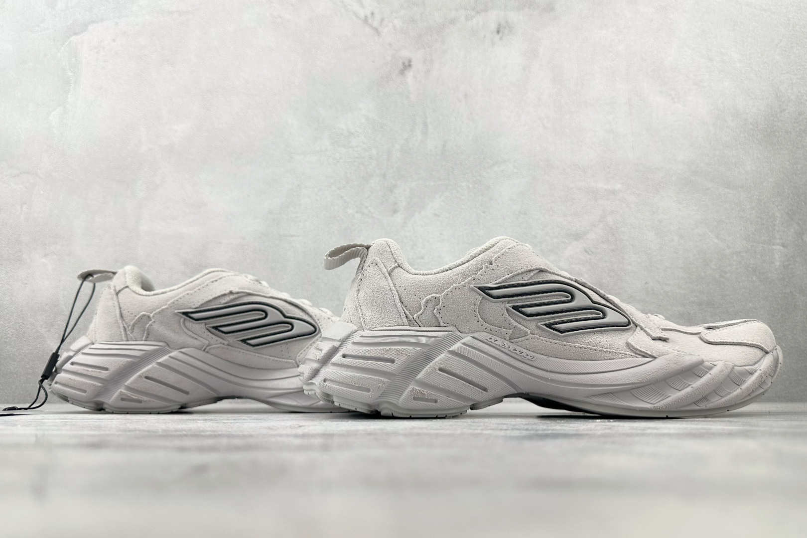 最新外贸批次 Balenciaga巴黎世家 Monday 灰色 825417WMNSS1011