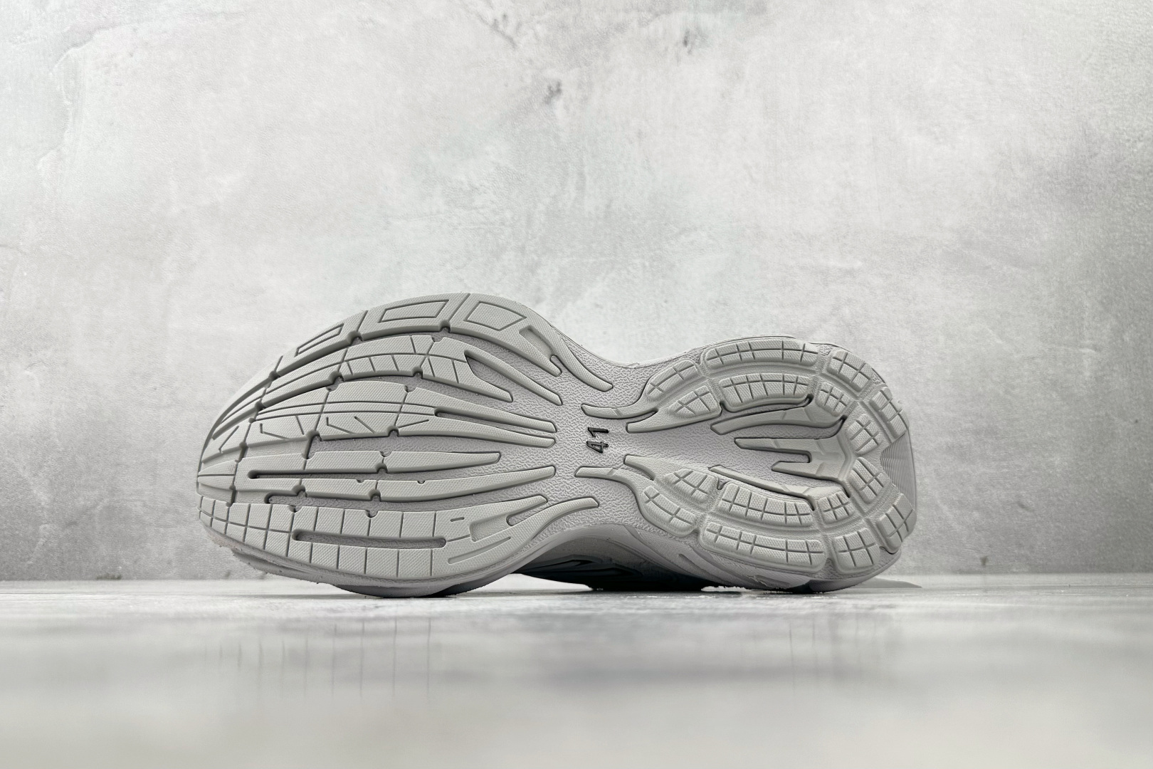 最新外贸批次 Balenciaga巴黎世家 Monday 灰色 825417WMNSS1011