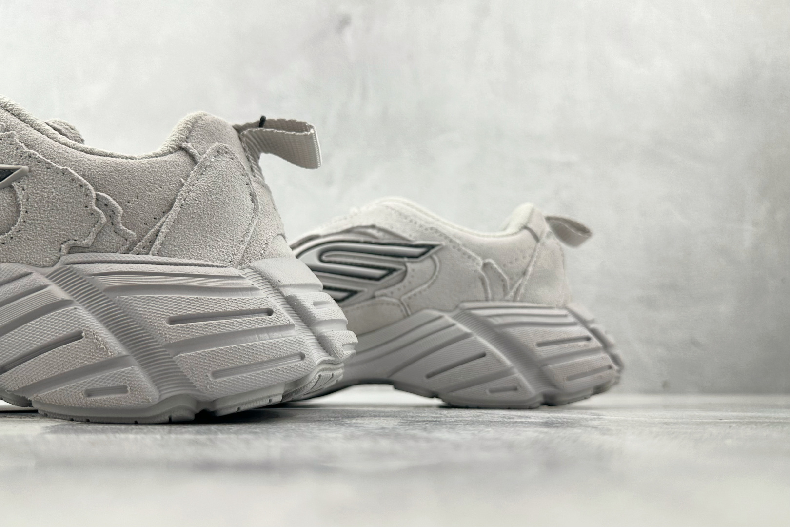 最新外贸批次 Balenciaga巴黎世家 Monday 灰色 825417WMNSS1011