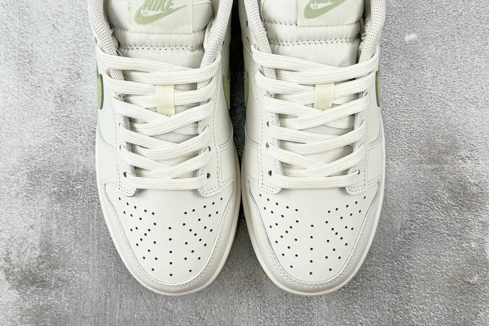 特价 
【定制球鞋】Nike Dunk 春日来信 米白绿

货号：WG0212 016
尺码：35.5 