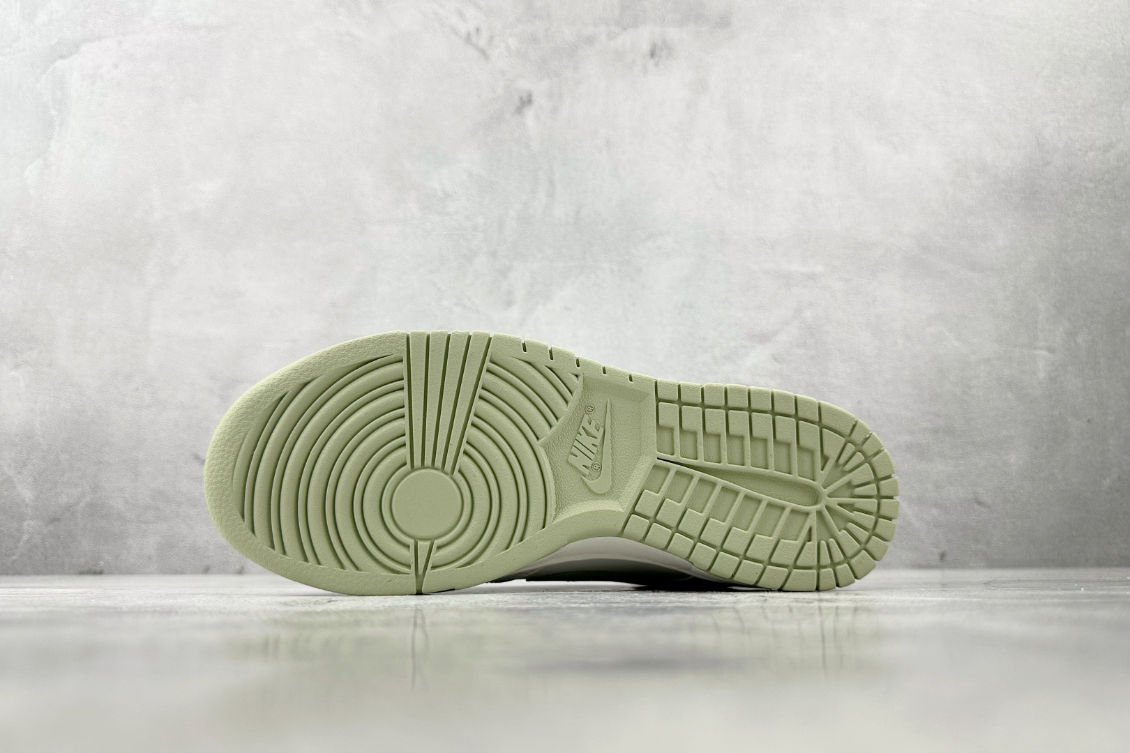 特价 
【定制球鞋】Nike Dunk 春日来信 米白绿

货号：WG0212 016
尺码：35.5 