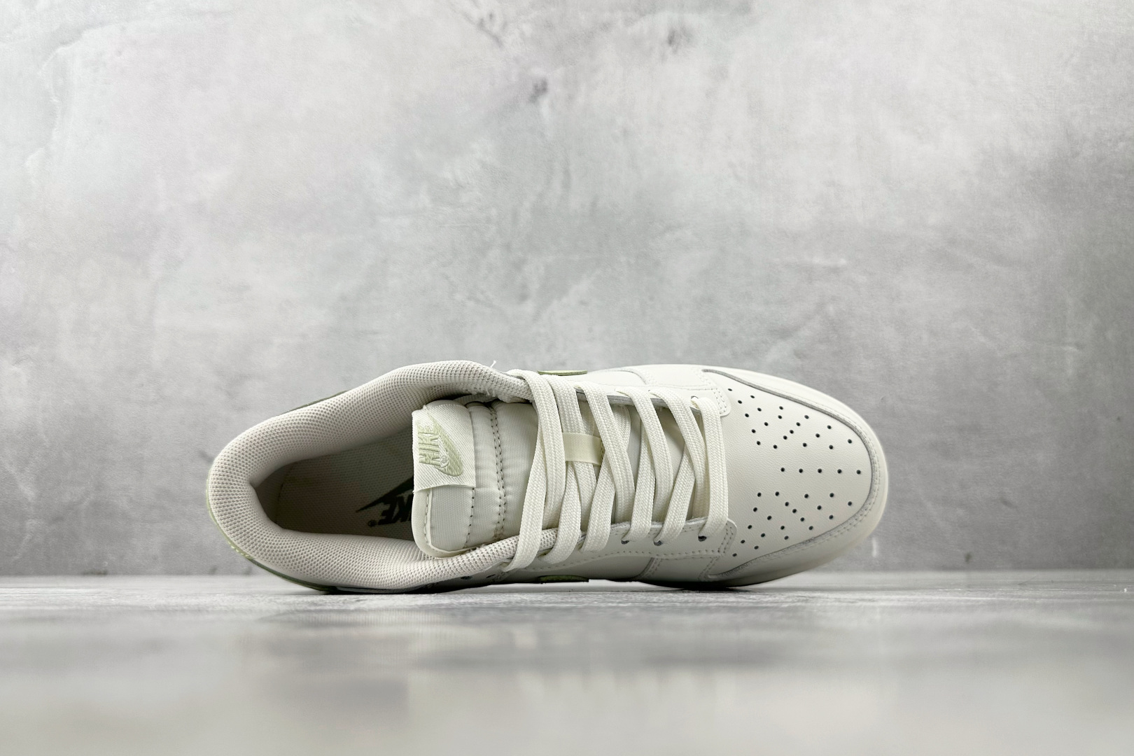 特价 
【定制球鞋】Nike Dunk 春日来信 米白绿

货号：WG0212 016
尺码：35.5 