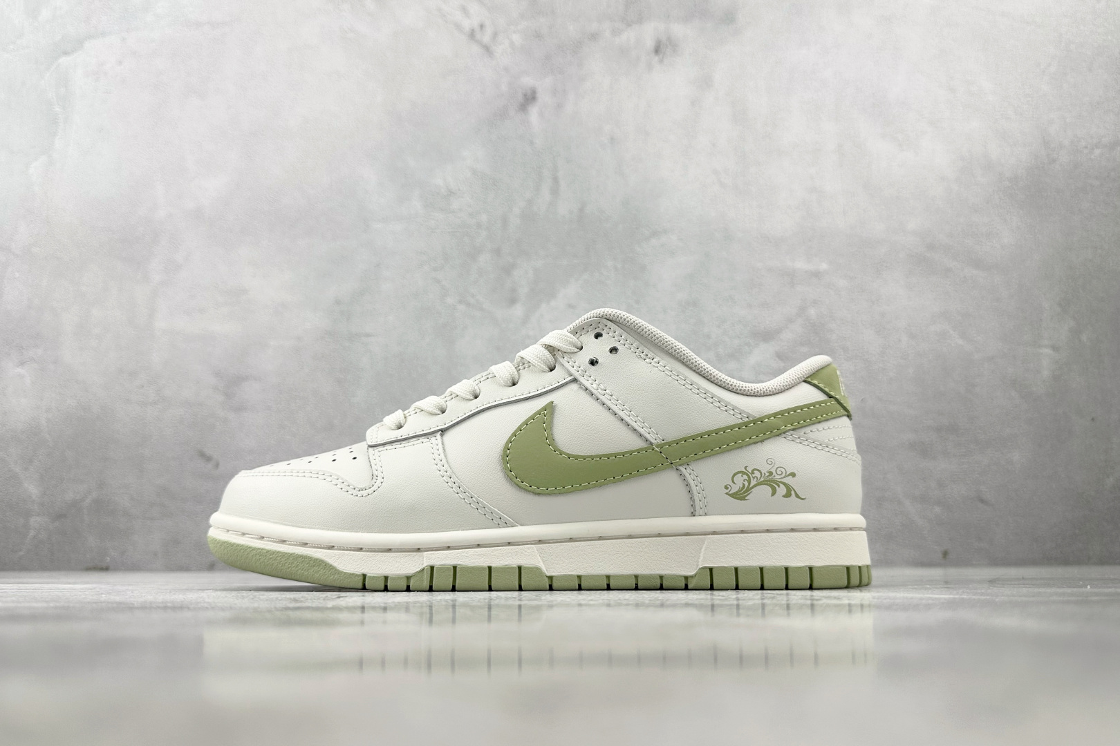 特价 
【定制球鞋】Nike Dunk 春日来信 米白绿

货号：WG0212 016
尺码：35.5 