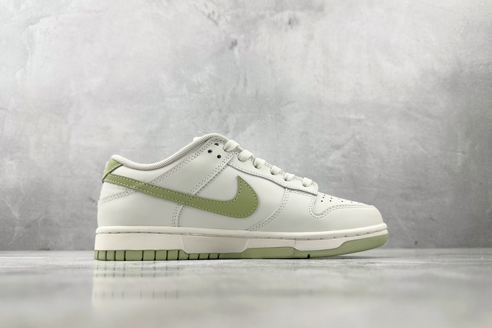 特价 
【定制球鞋】Nike Dunk 春日来信 米白绿

货号：WG0212 016
尺码：35.5 
