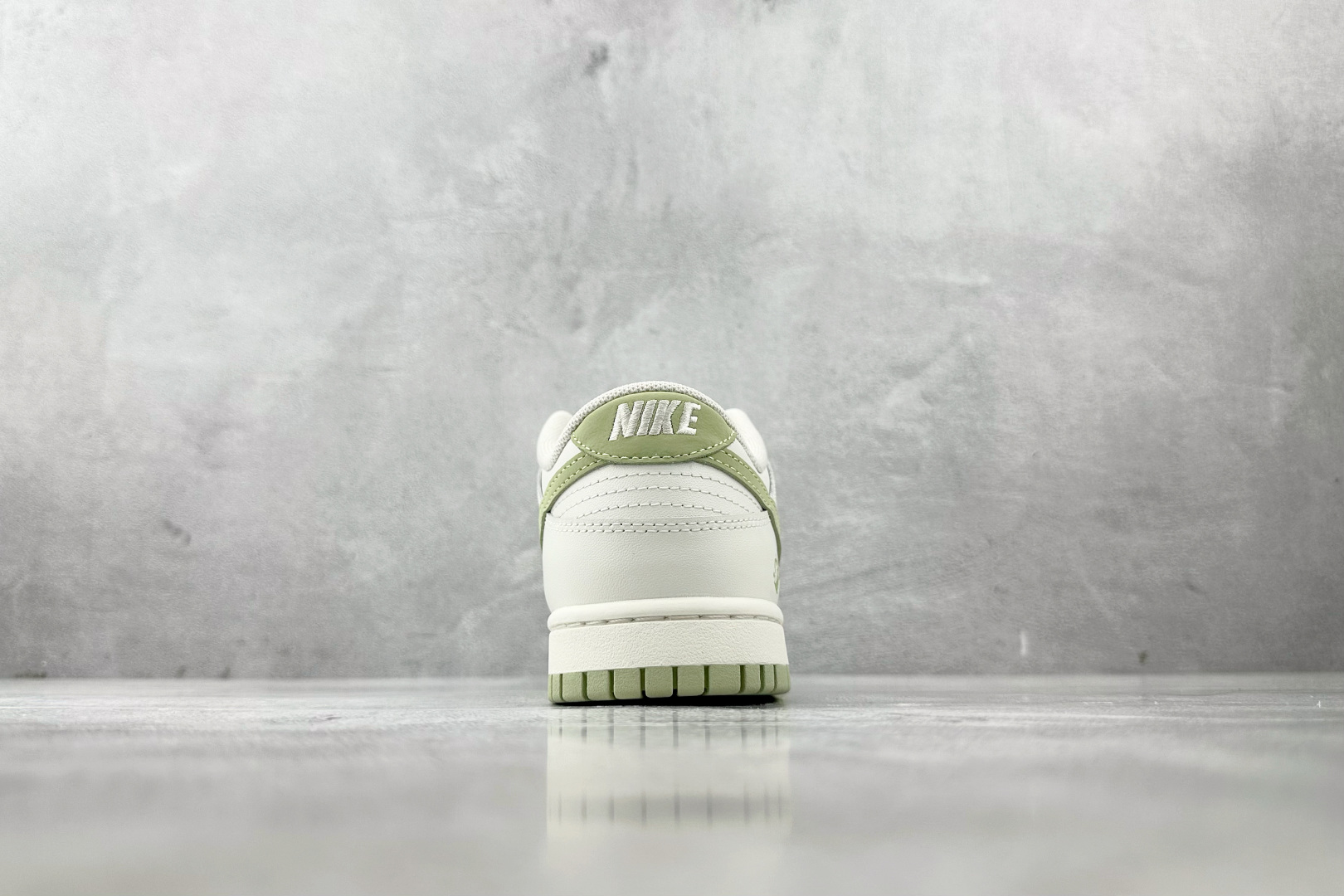 特价 
【定制球鞋】Nike Dunk 春日来信 米白绿

货号：WG0212 016
尺码：35.5 