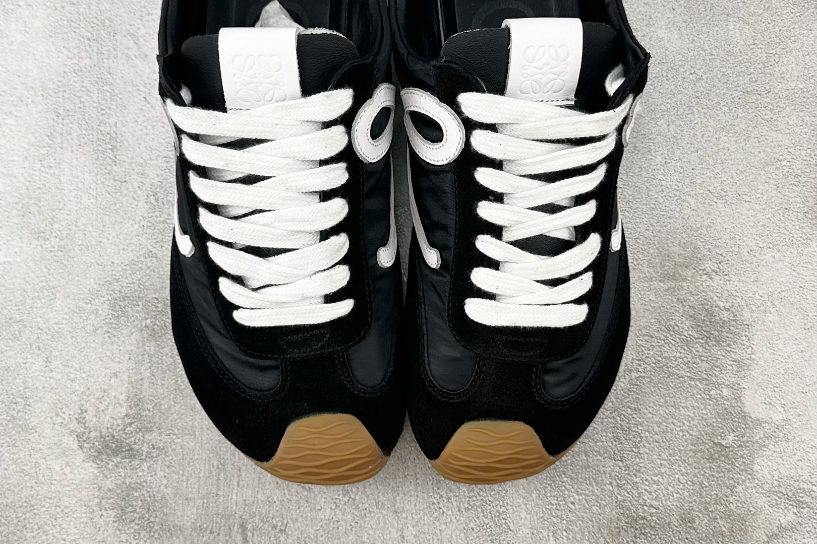 LOEWE罗意威 Ballet Runner 2.0 黑色 M816282XB3-1102 LOEWE罗意威 Ballet Runner 2.0 黑色 M816282XB3-1102